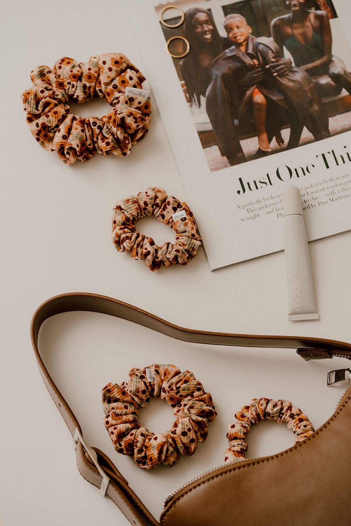 Ditsy Floral Ribbed Scrunchie - ElleaShop