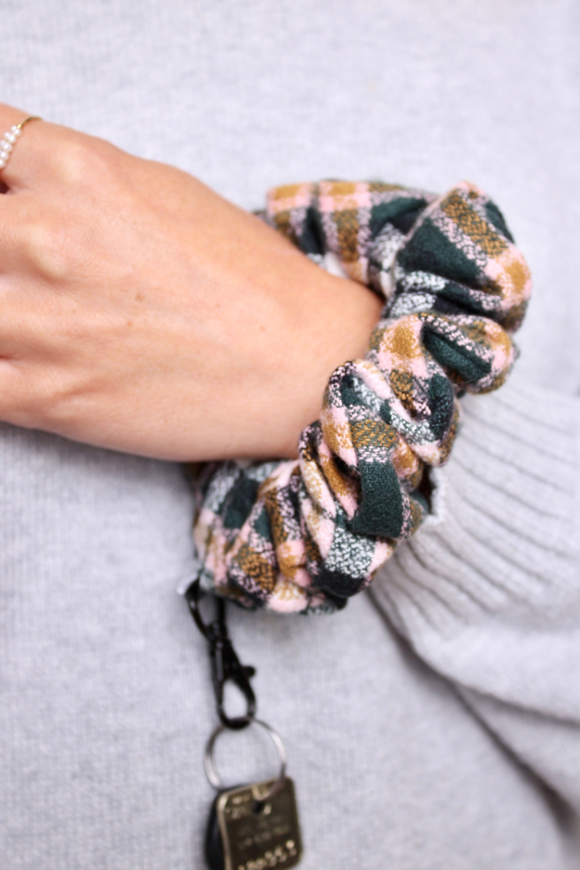 Northern Plaid ScrunchKey - ElleaShop