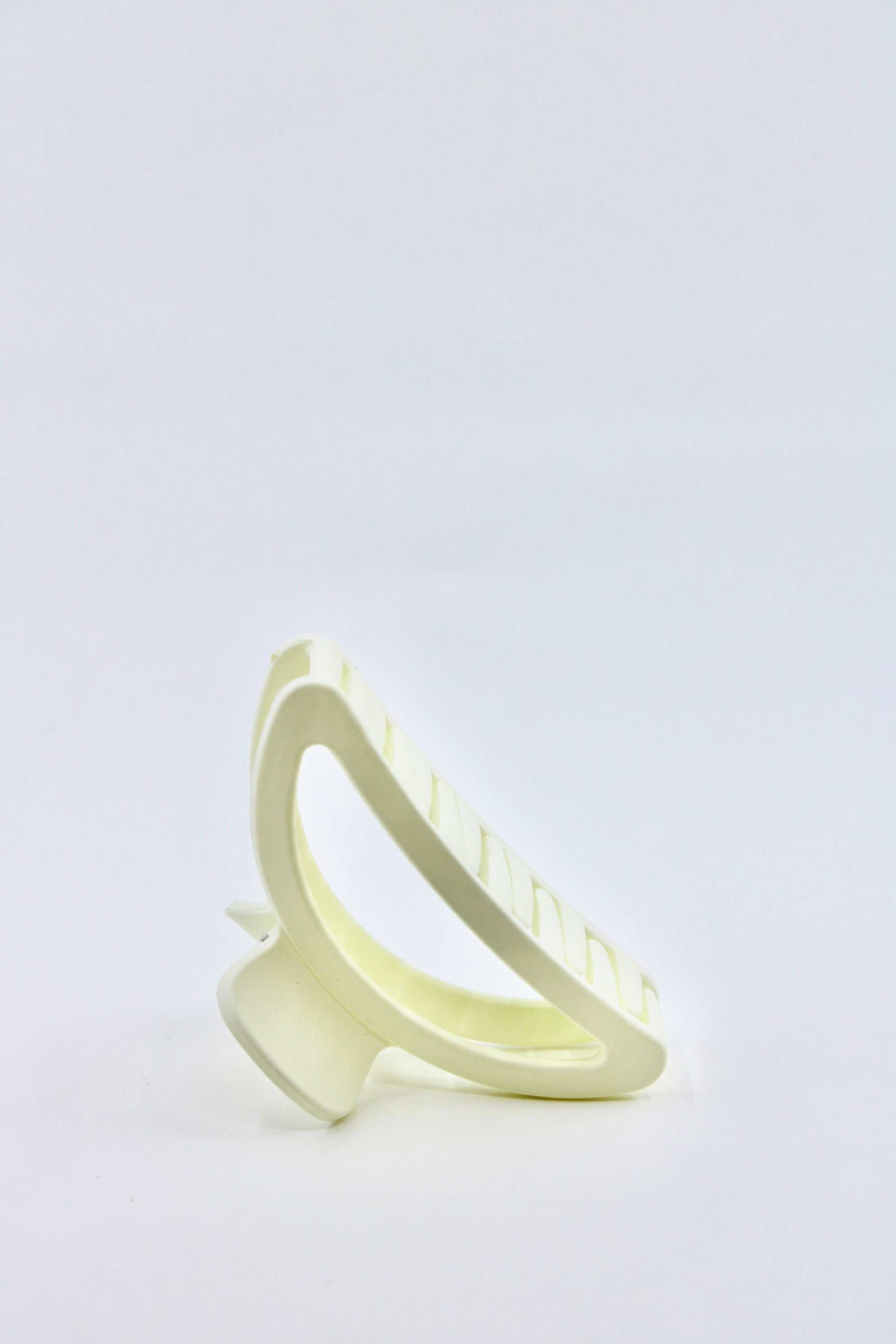 The Crescent Claw Clip - ElleaShop