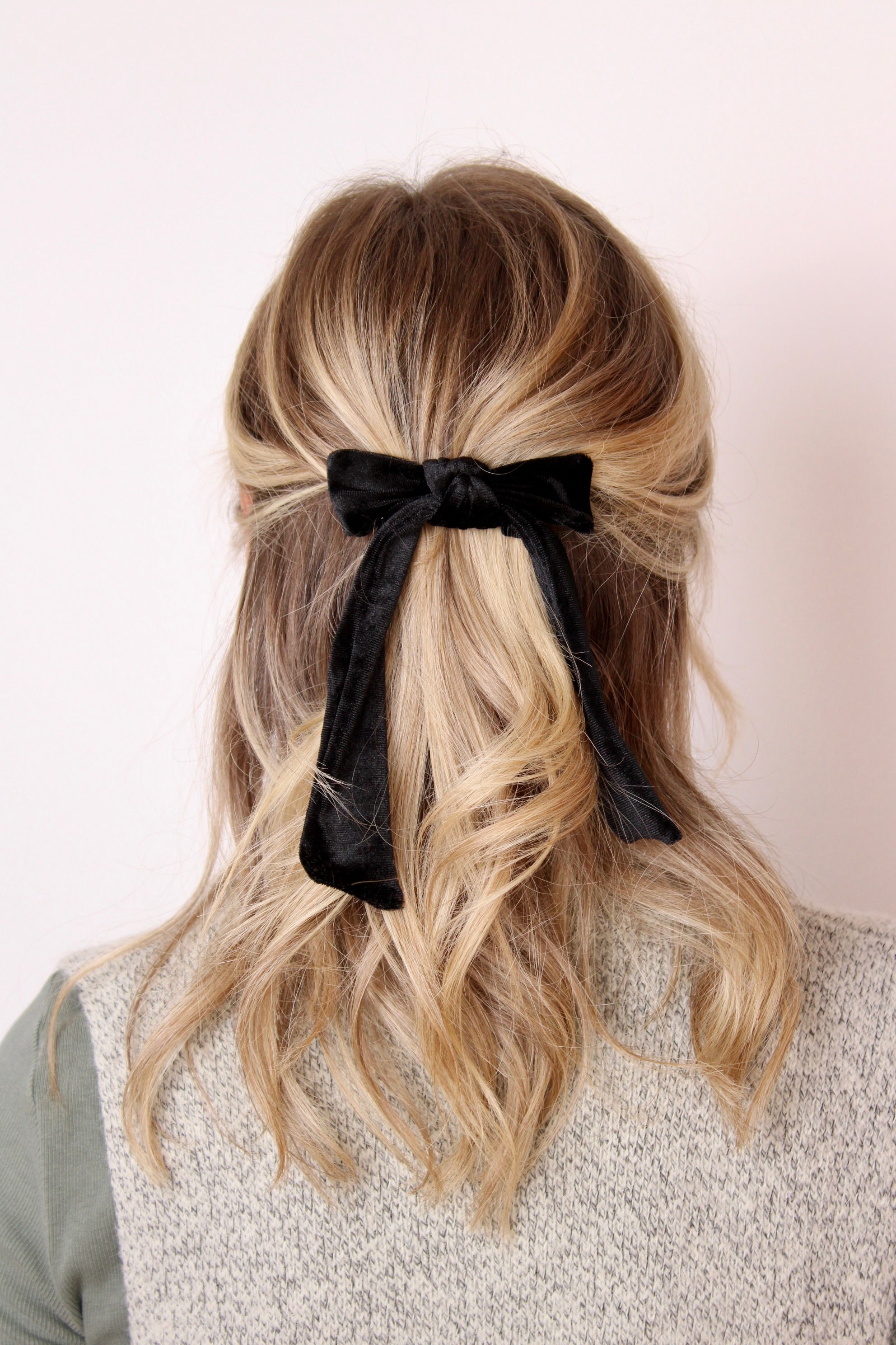 Ivory Velvet Tail Bow Clip - ElleaShop