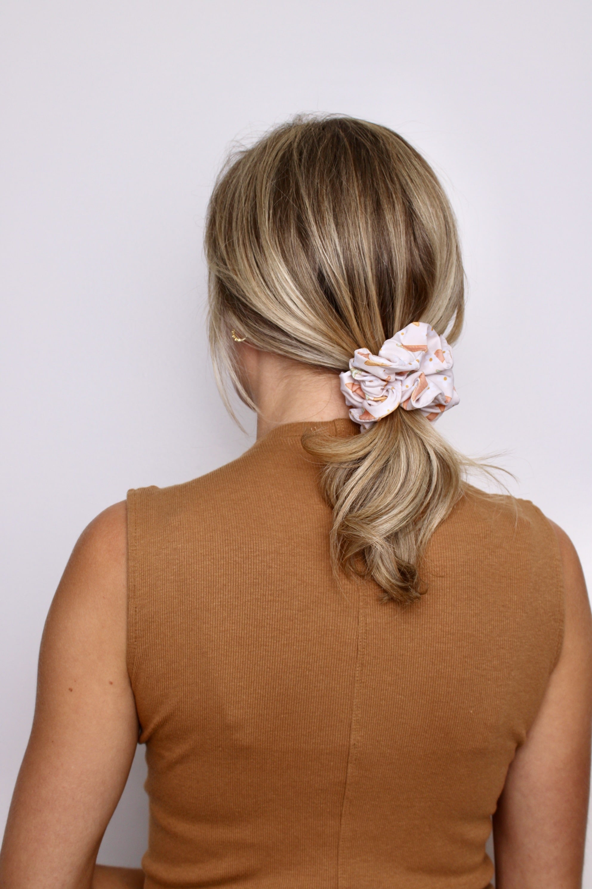 Hoppy Carrot Scrunchie - ElleaShop