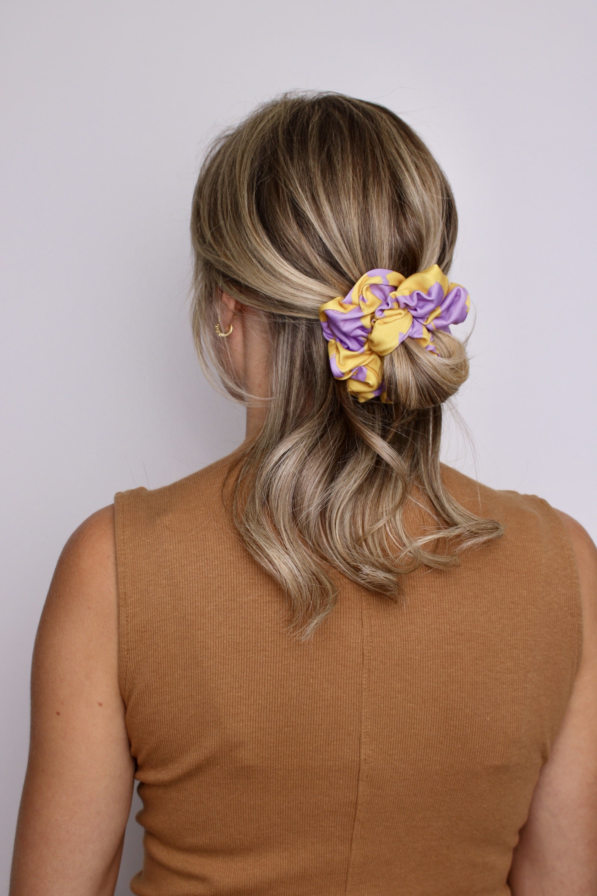 Sunset Splash Scrunchie - ElleaShop