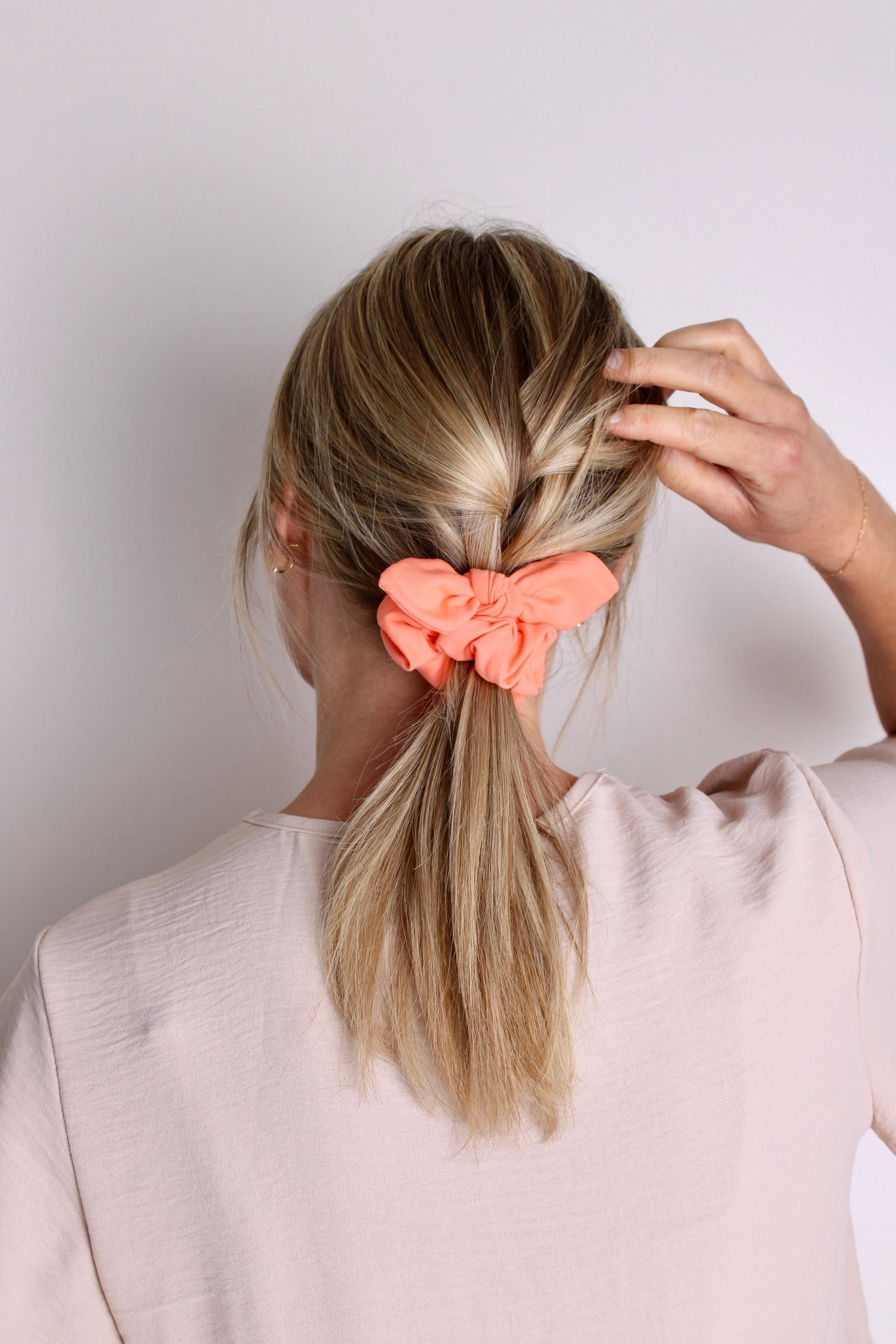 Papaya Bow Scrunchie - ElleaShop