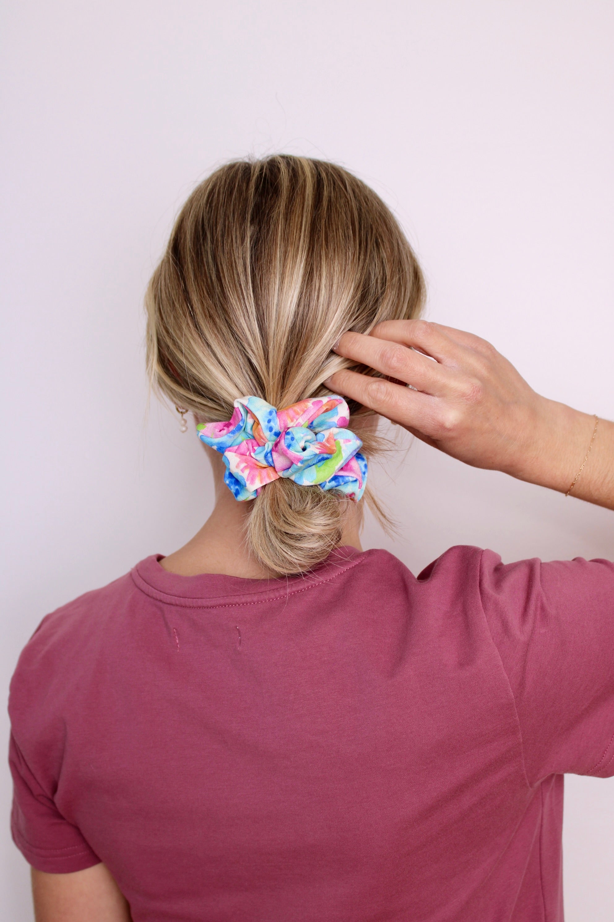 Rainbow Petals Scrunchie - ElleaShop
