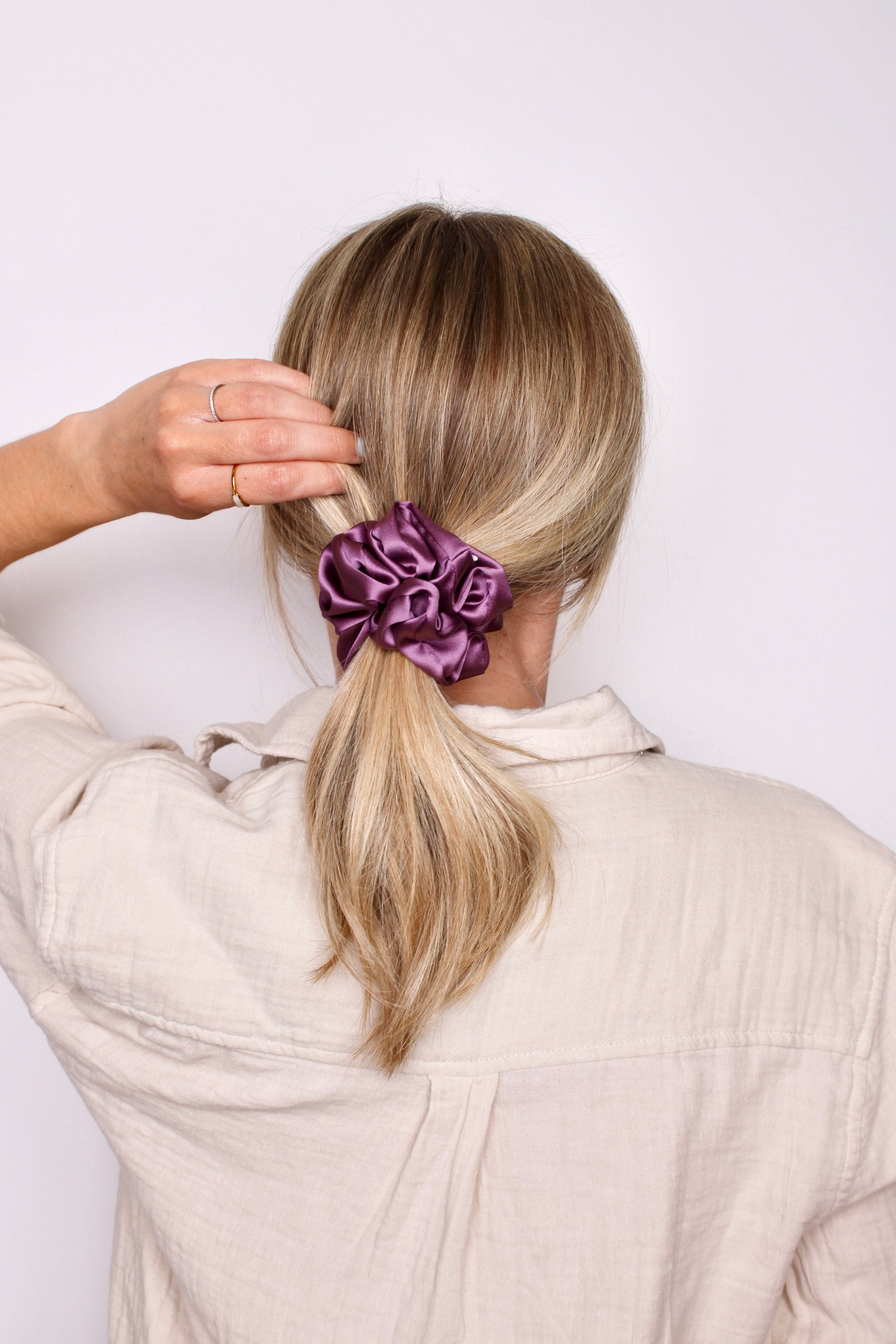 Heather Rose Mulberry Silk Scrunchie - ElleaShop
