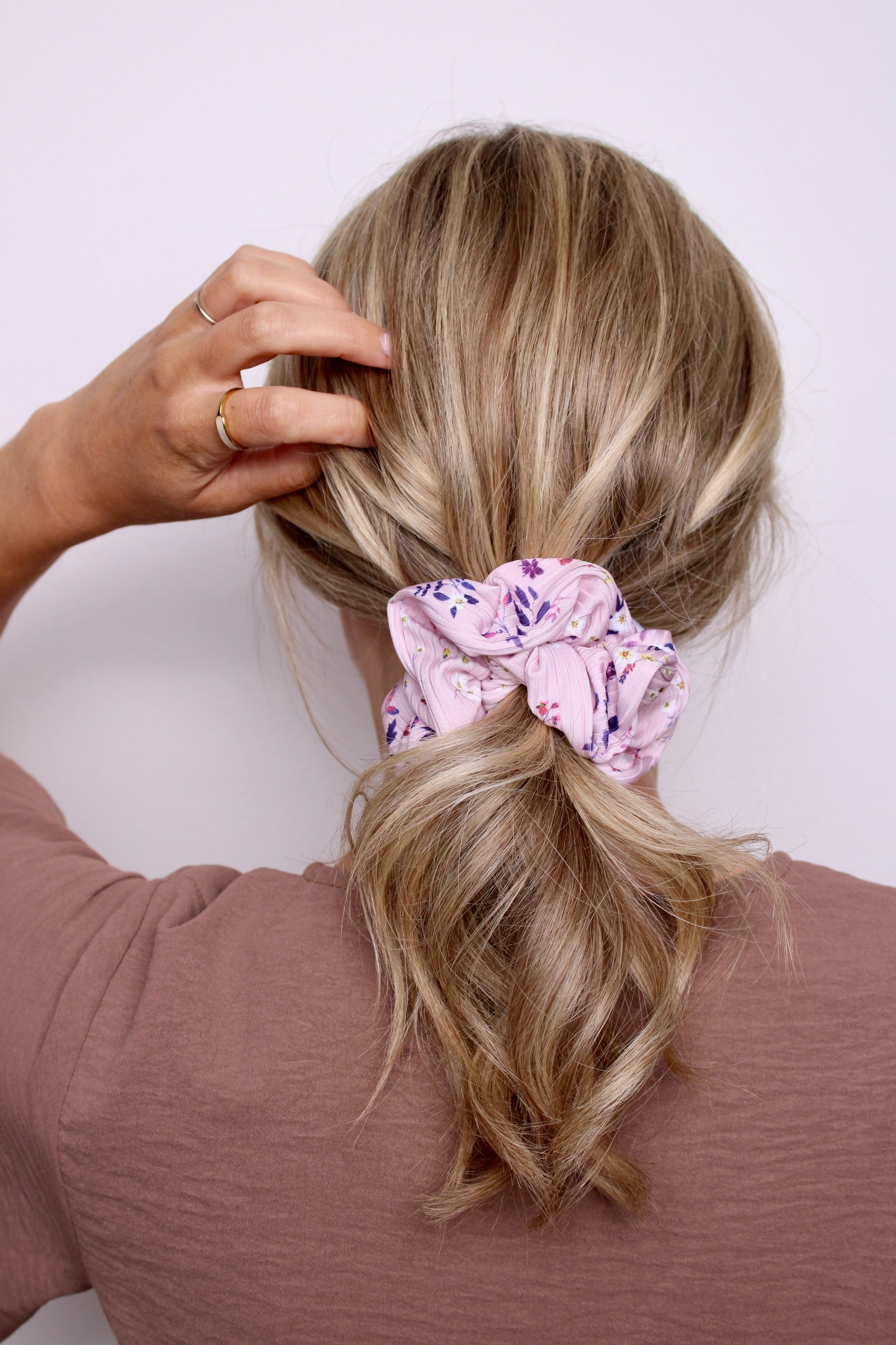 Lavender Floral Field Scrunchie - ElleaShop