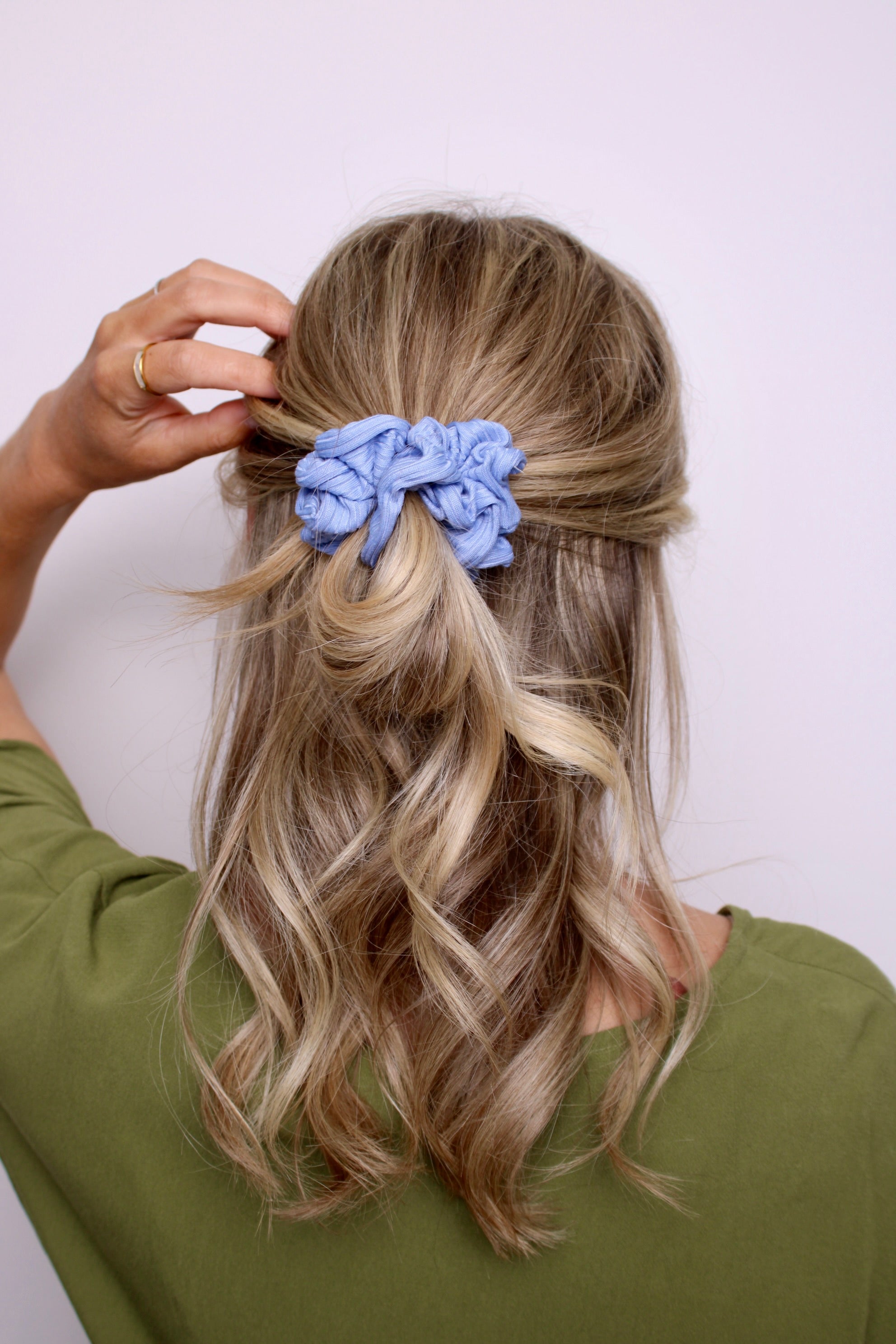 Periwinkle Ribbed Scrunchie - ElleaShop