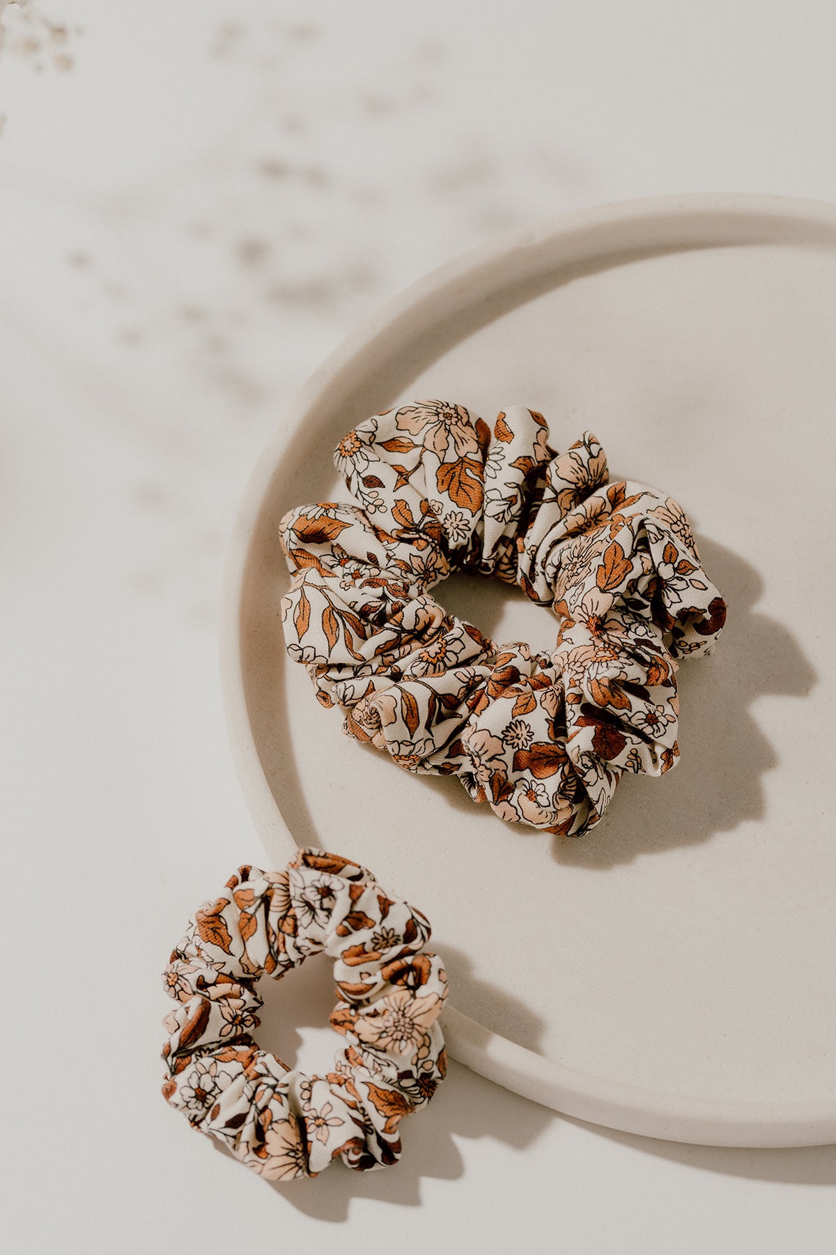 Cacao Floral Scrunchie - ElleaShop