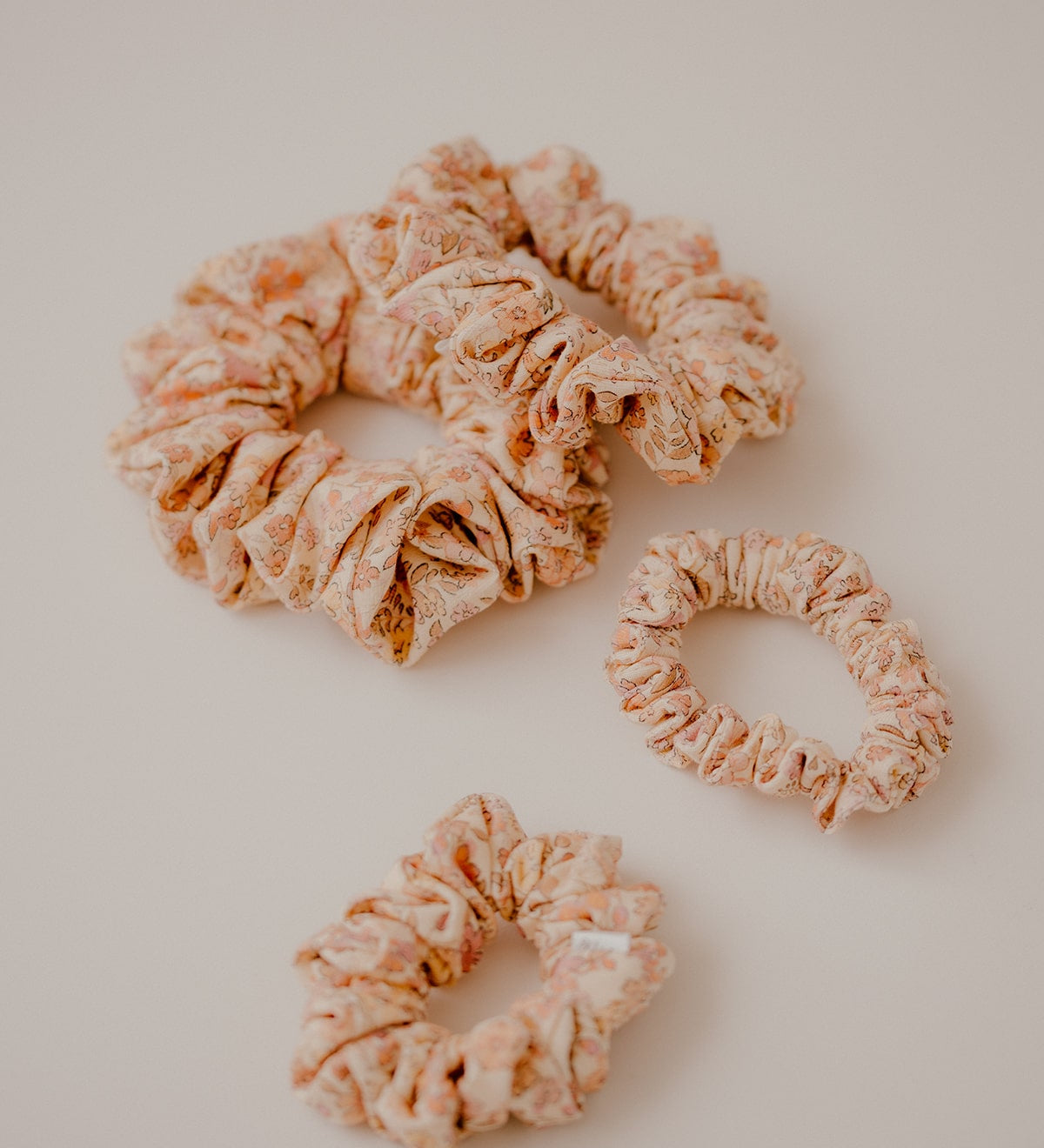 Pretty Flowers Scrunchie - ElleaShop