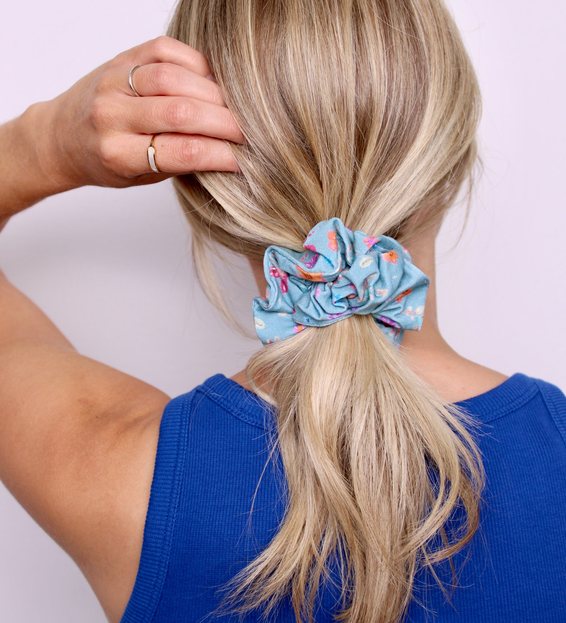 Blue Flowers Scrunchie - ElleaShop