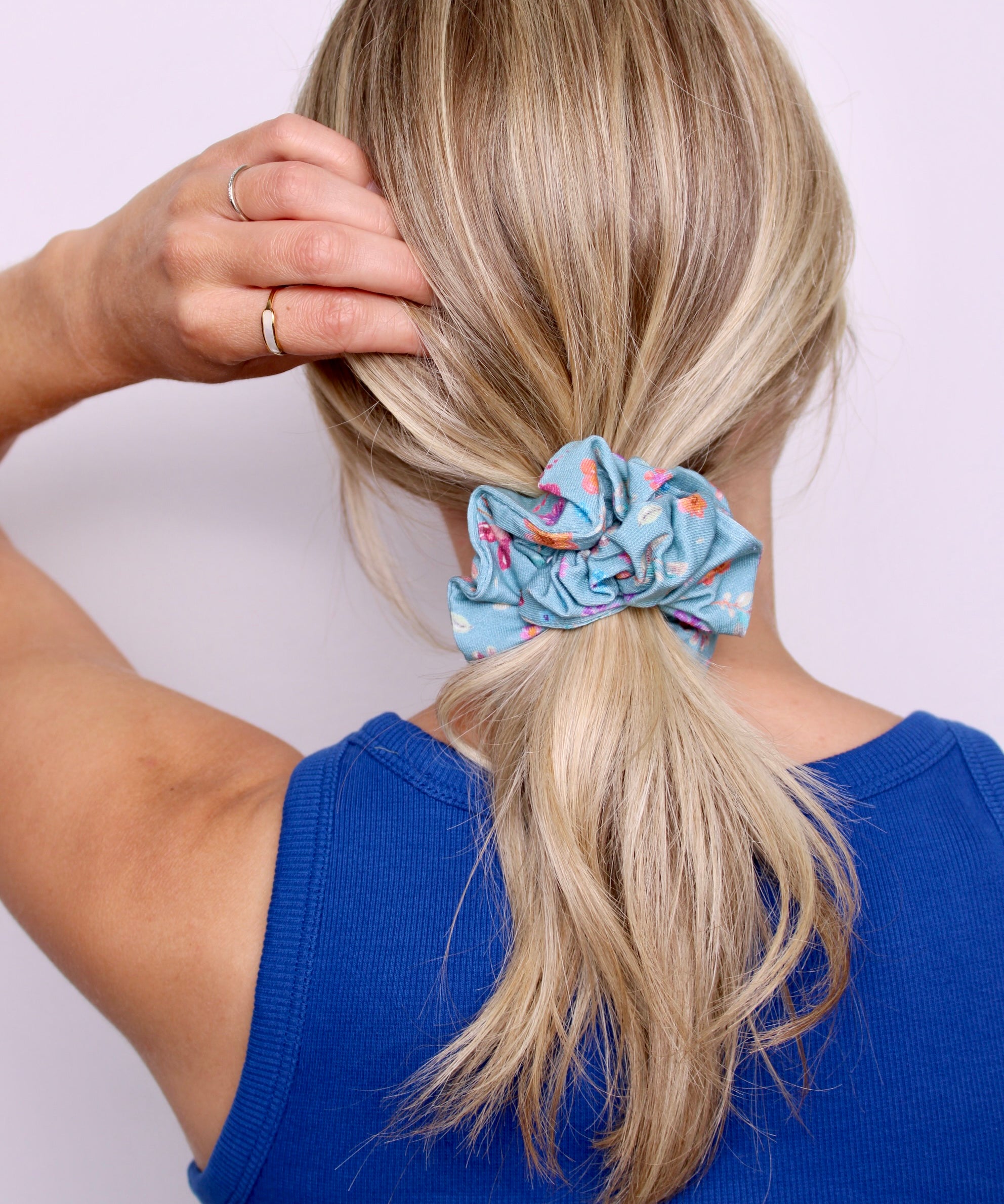 Blue Flowers Scrunchie - ElleaShop