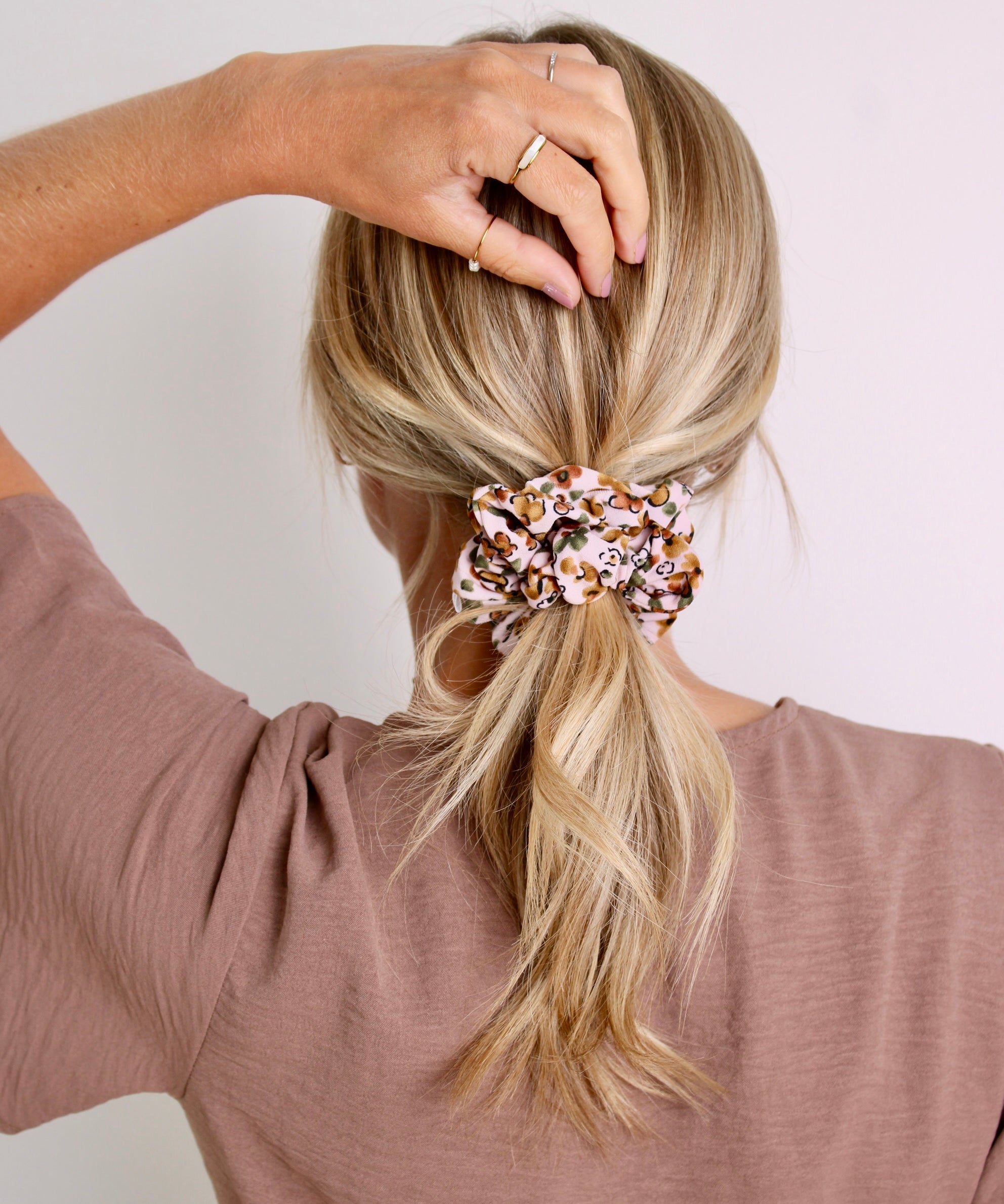 Blush Garden Scrunchie - ElleaShop