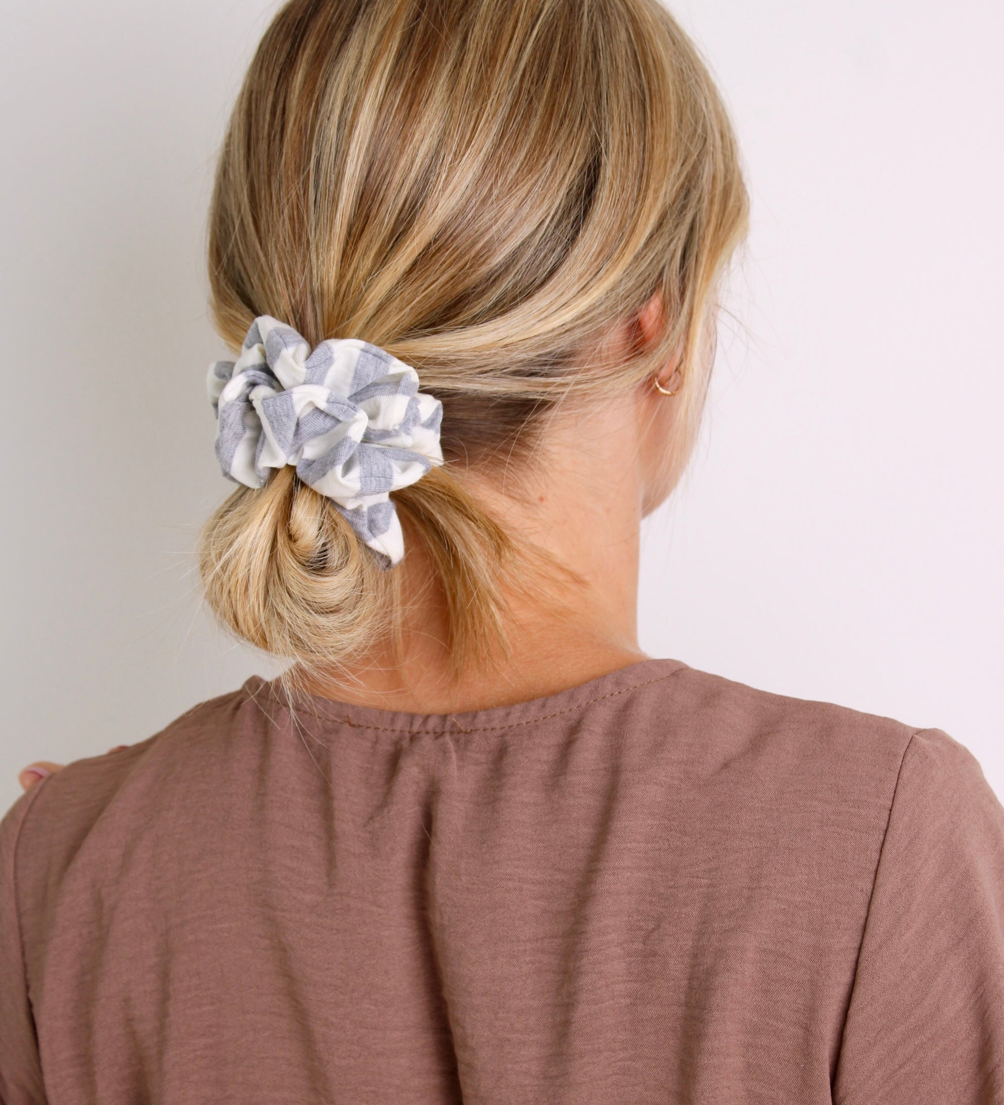 Grey Striped Scrunchie - ElleaShop