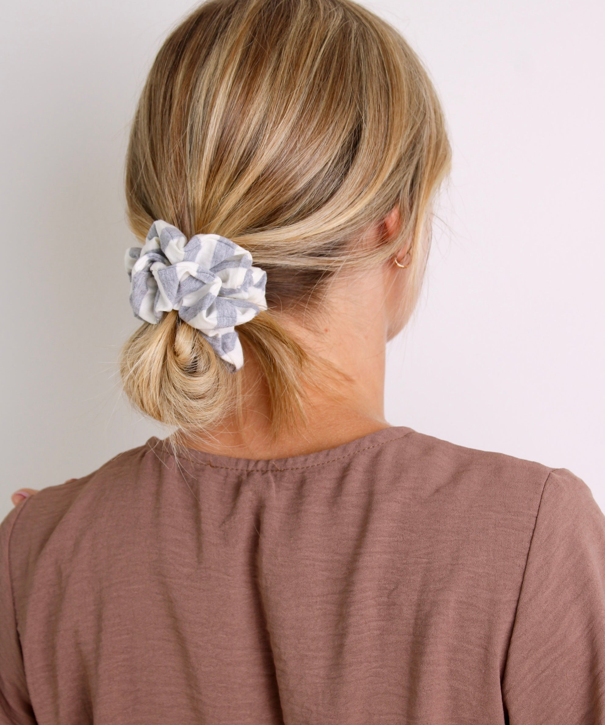 Grey Striped Scrunchie - ElleaShop
