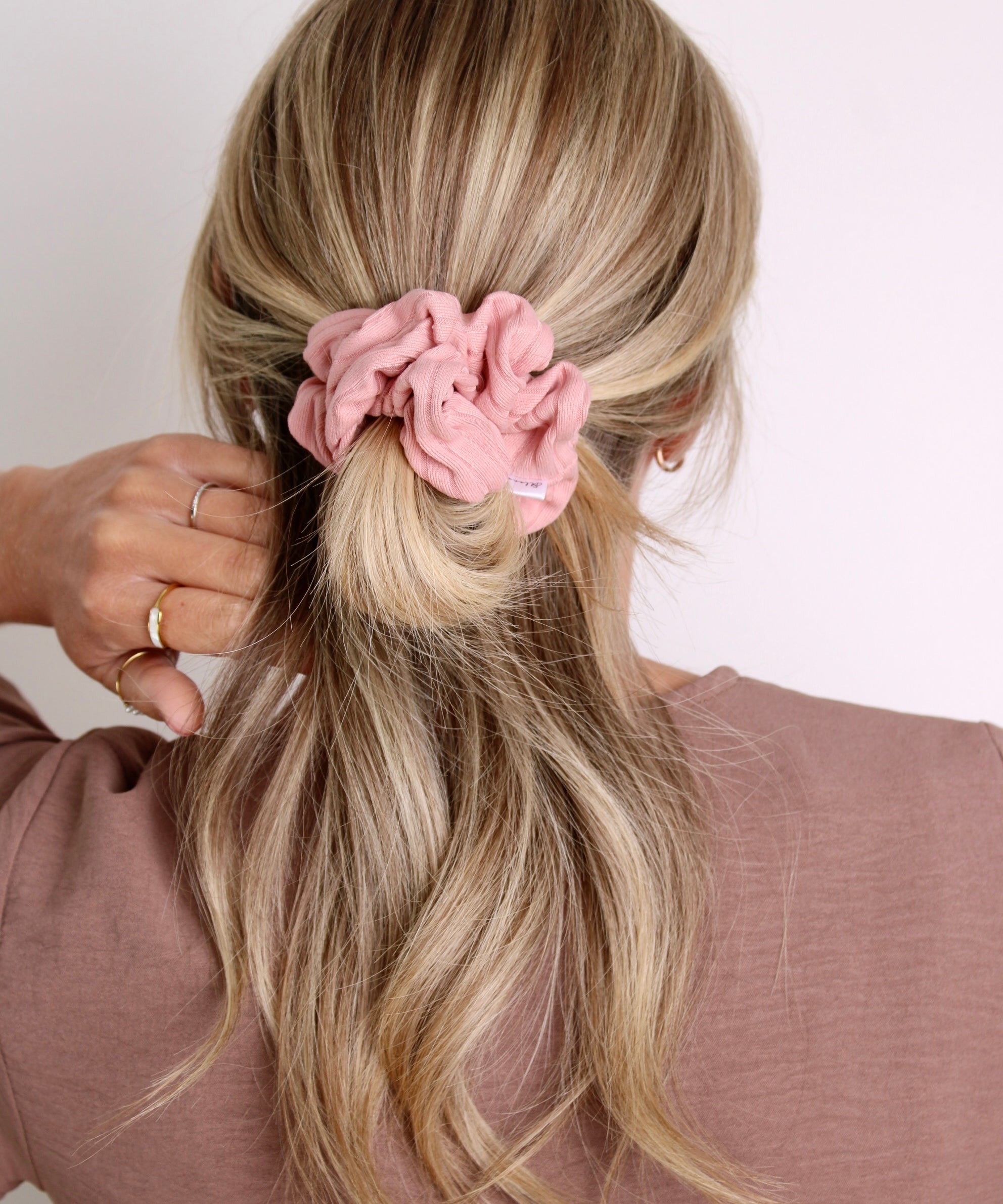 Blush Ribbed Scrunchie - ElleaShop
