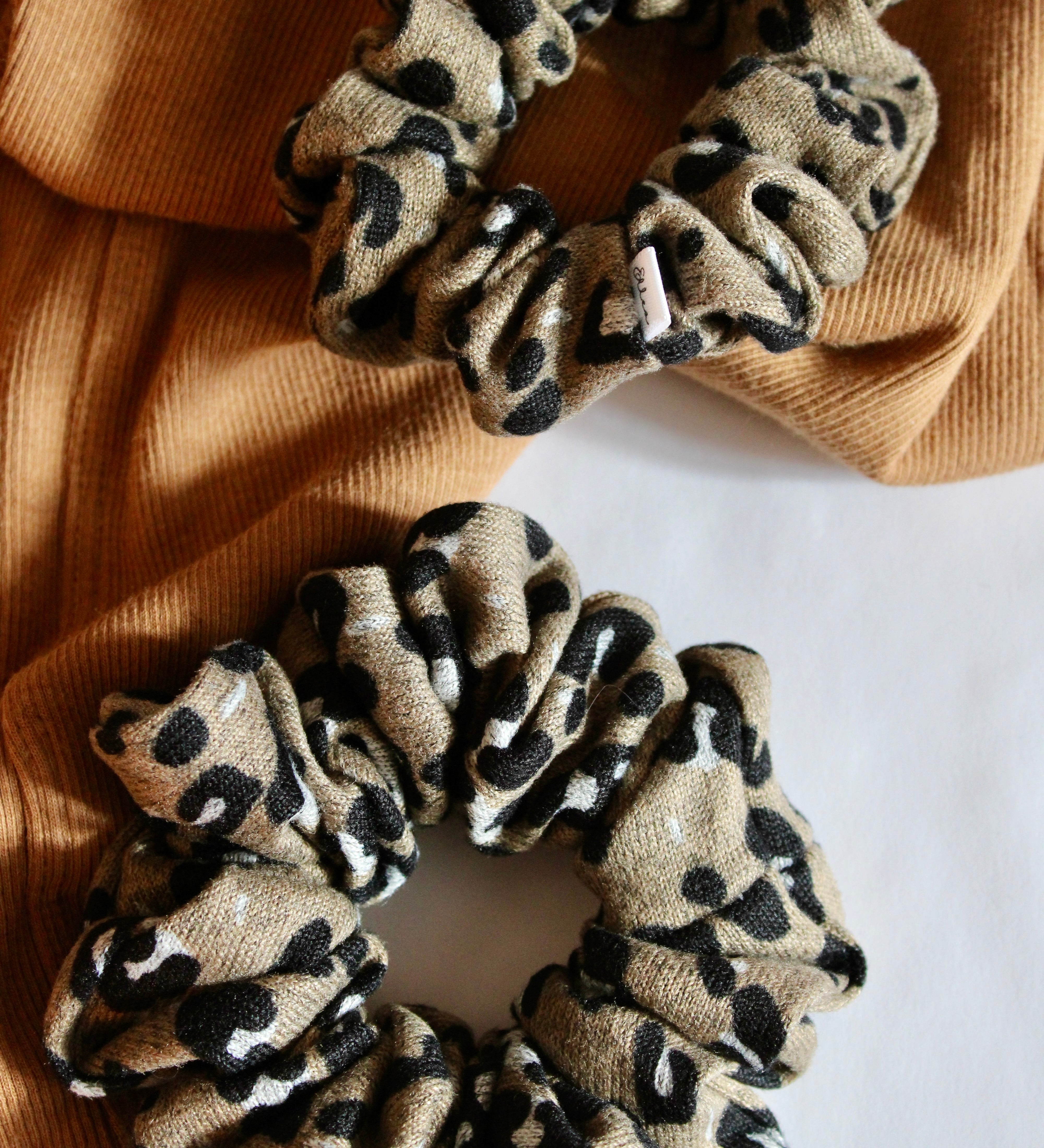 Leopard Knit Scrunchie - ElleaShop