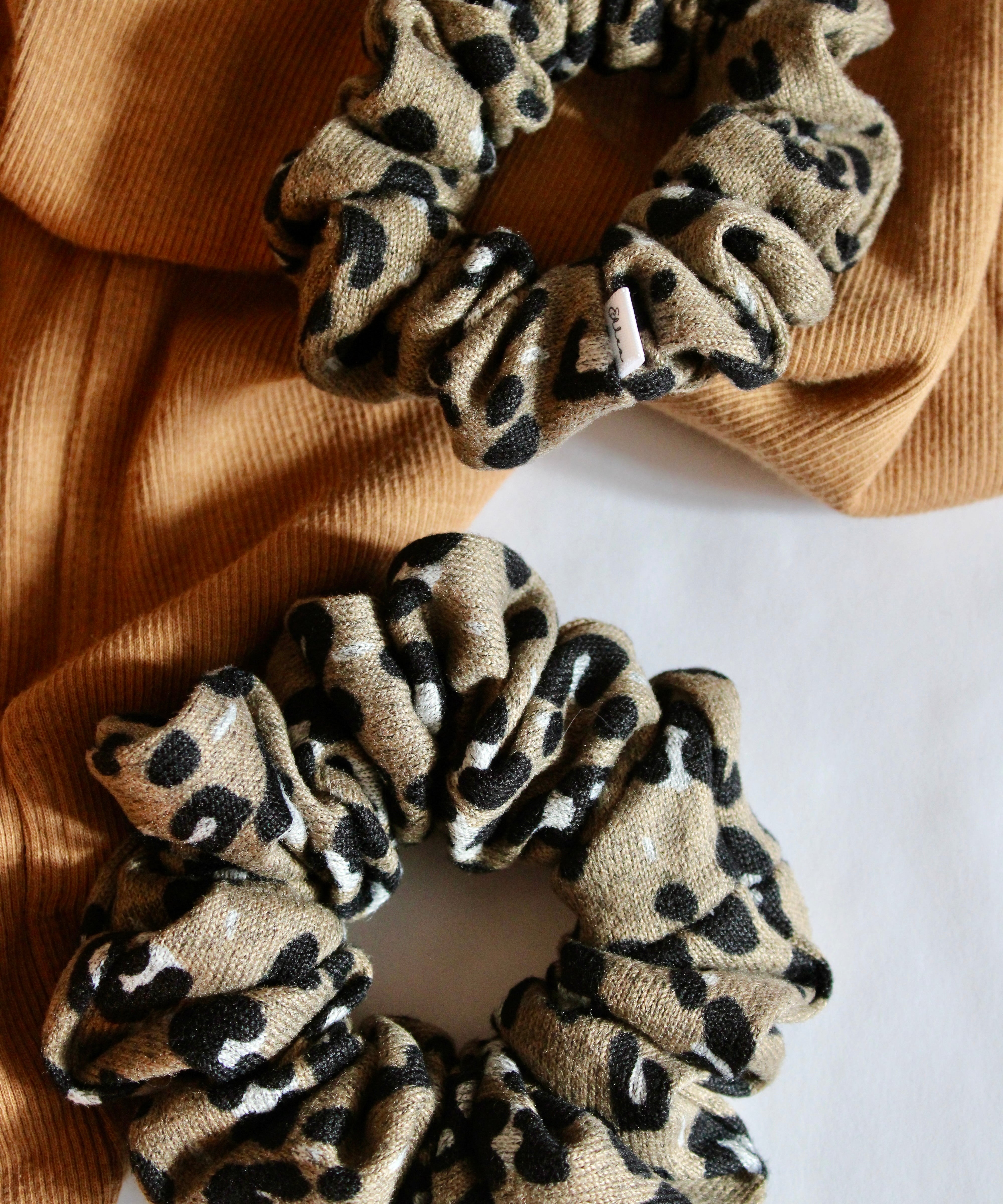 Leopard Knit Scrunchie - ElleaShop