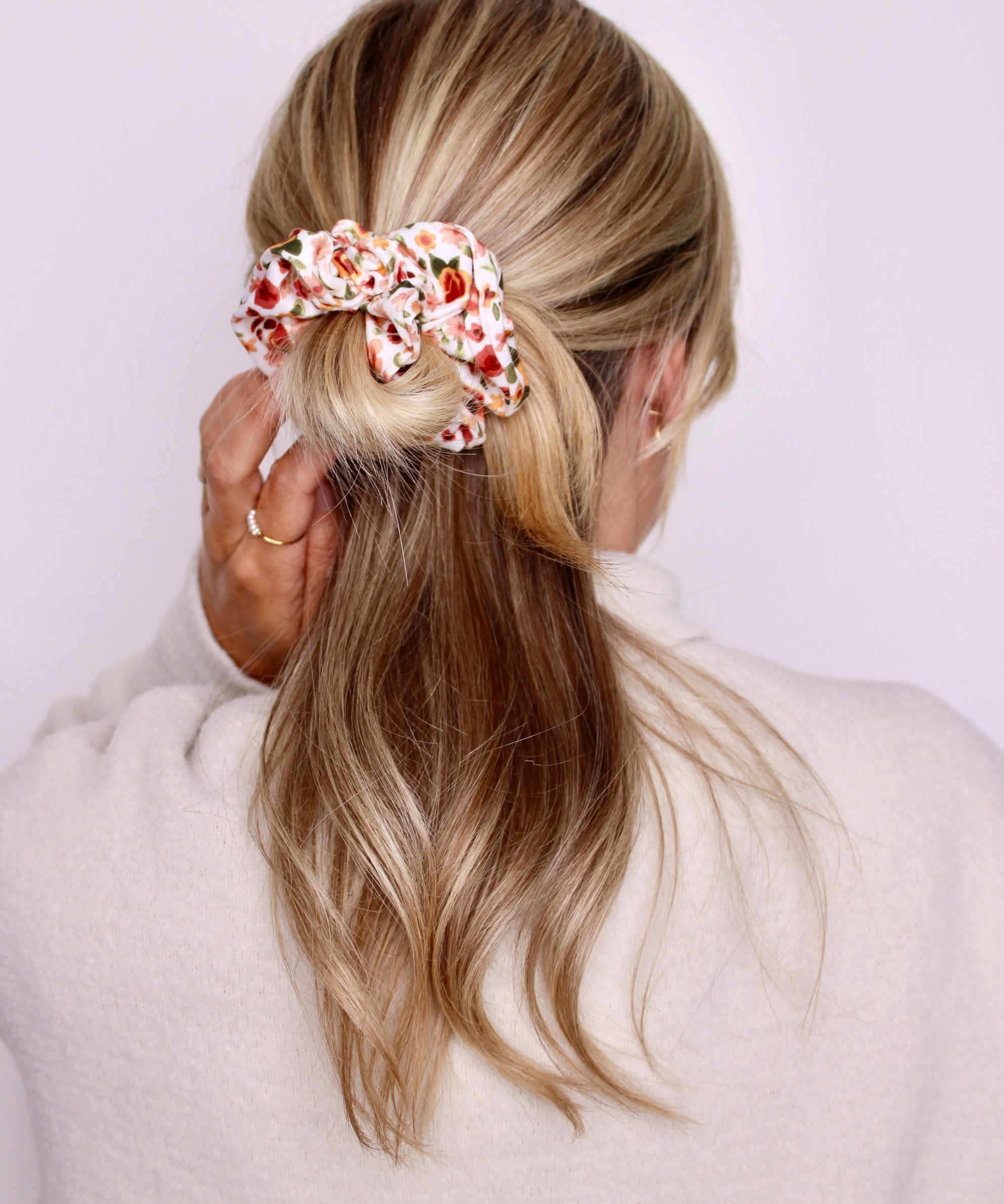 Autumn Bloom Scrunchie - ElleaShop