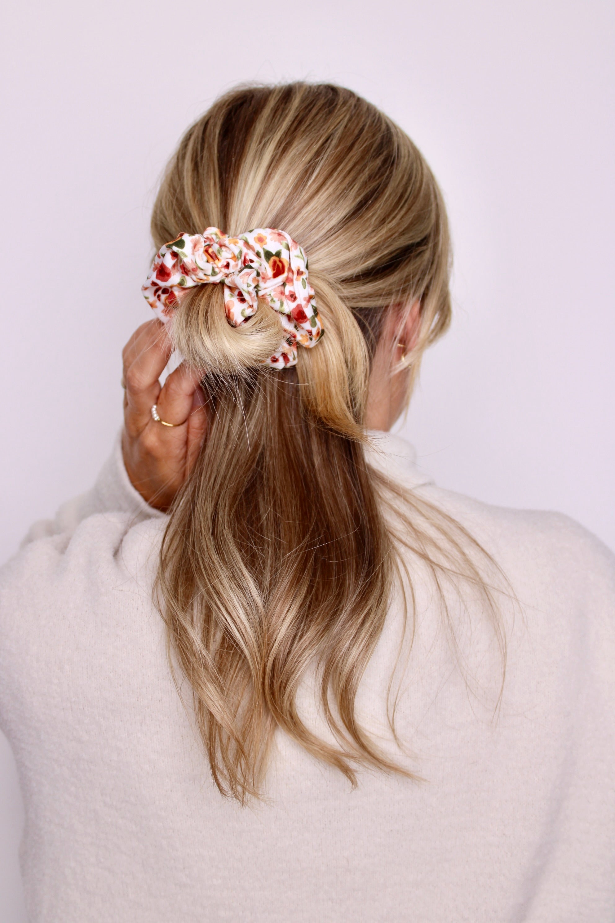Autumn Bloom Scrunchie - ElleaShop