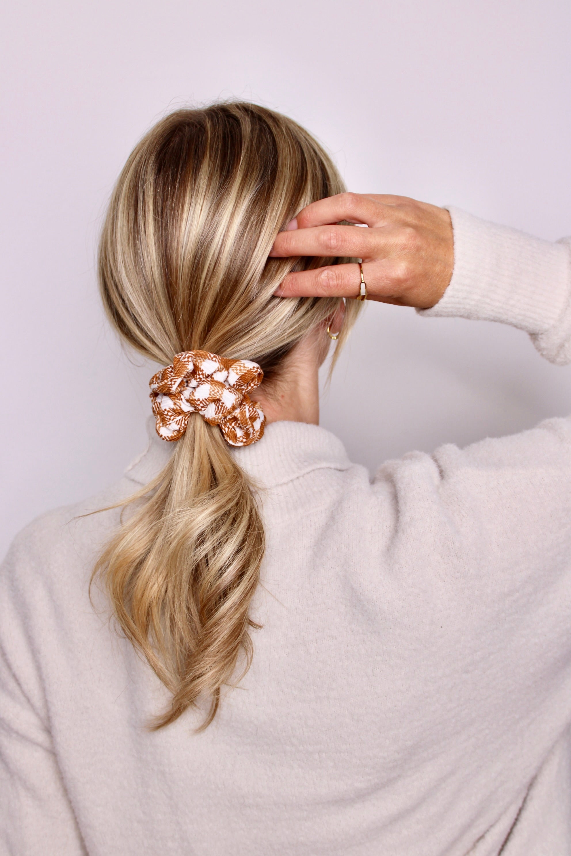Caramel Plaid Scrunchie - ElleaShop