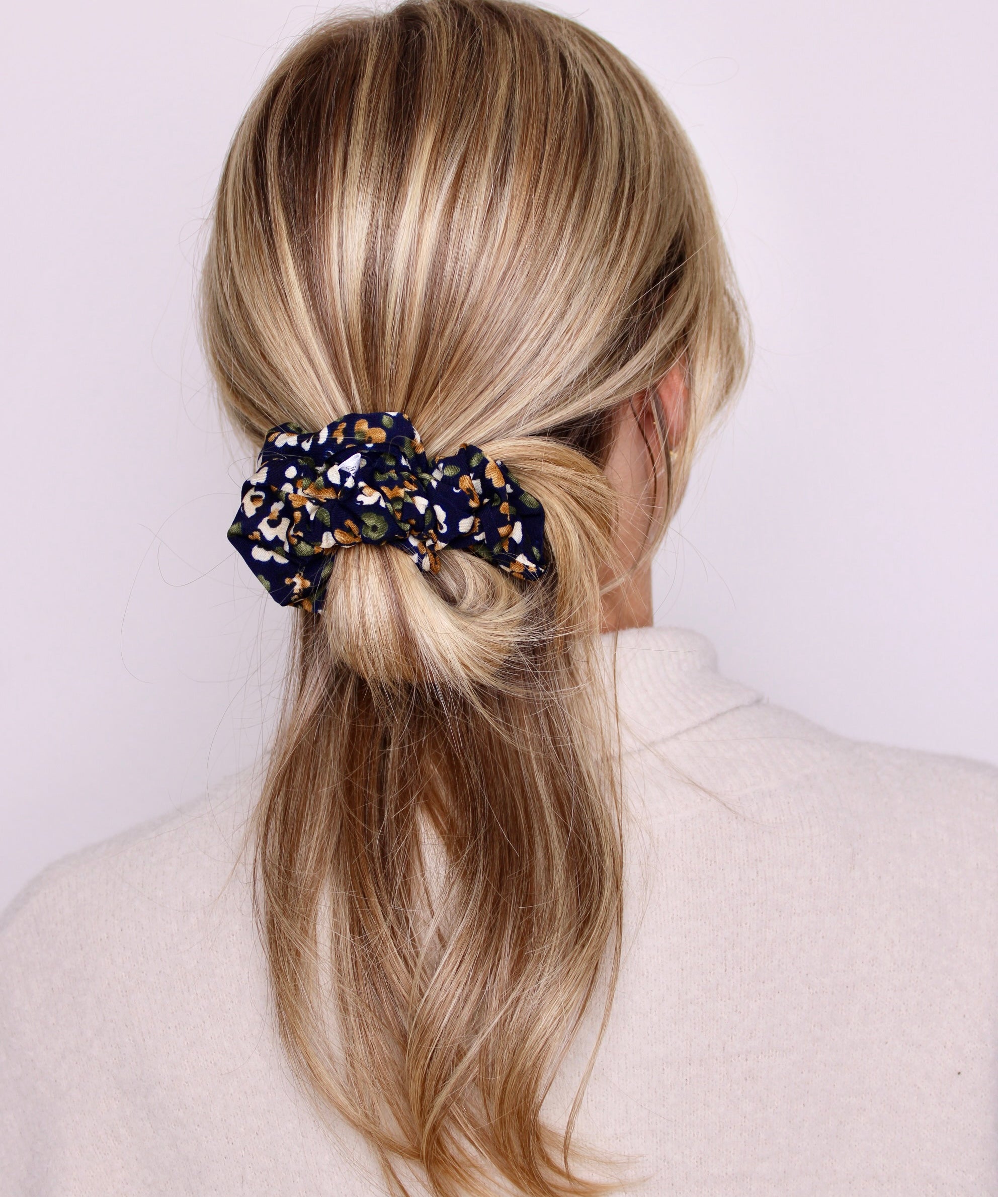 Navy Garden Scrunchie - ElleaShop
