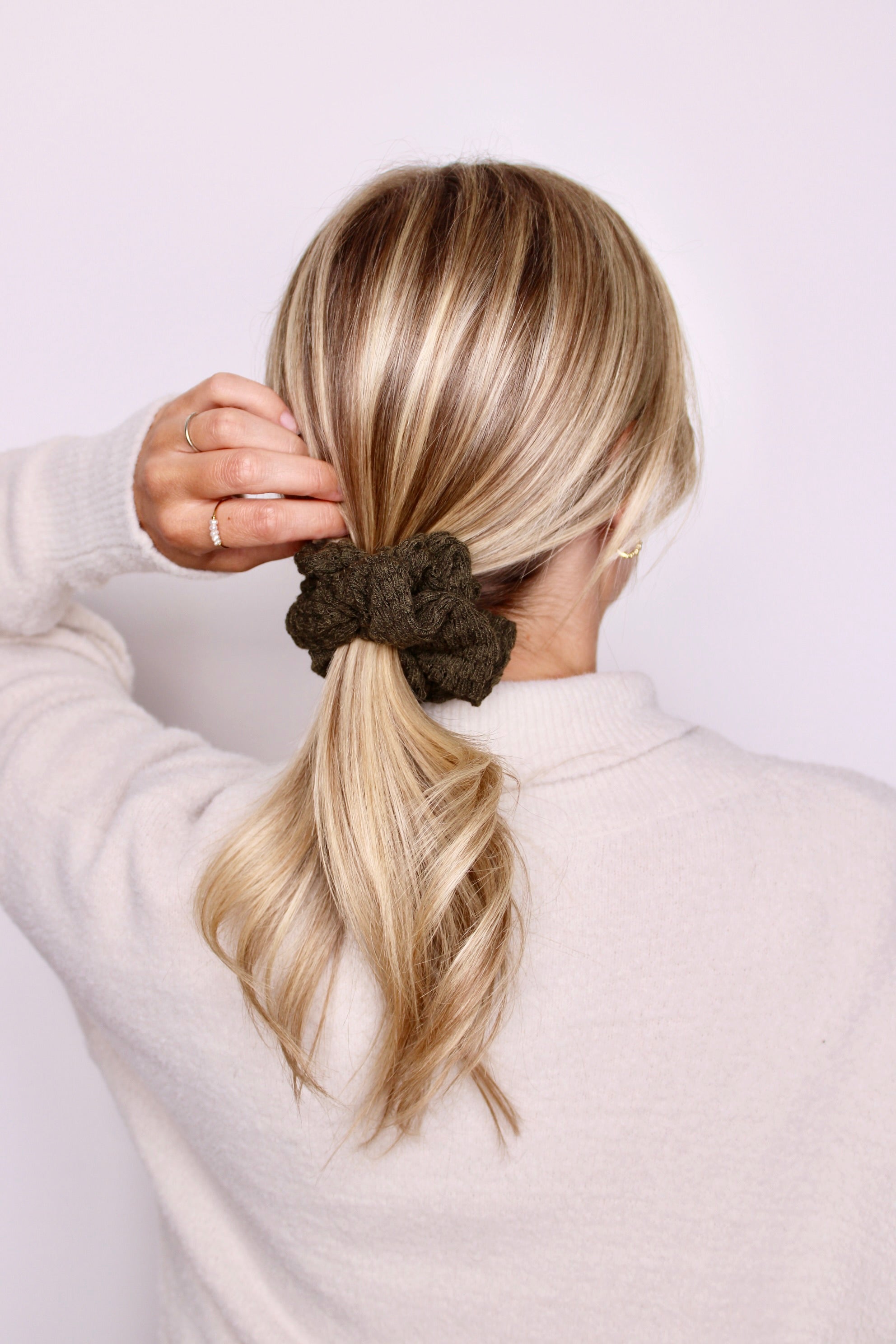 Juniper Knitted Scrunchie - ElleaShop