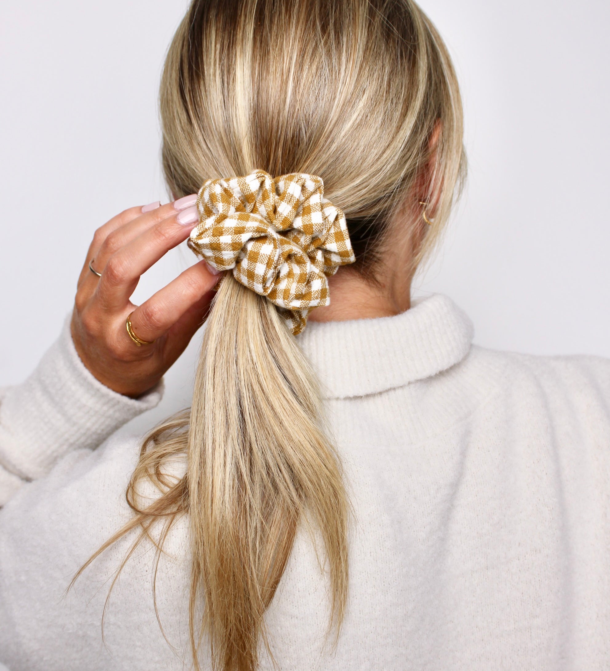 Honey Gingham Scrunchie - ElleaShop