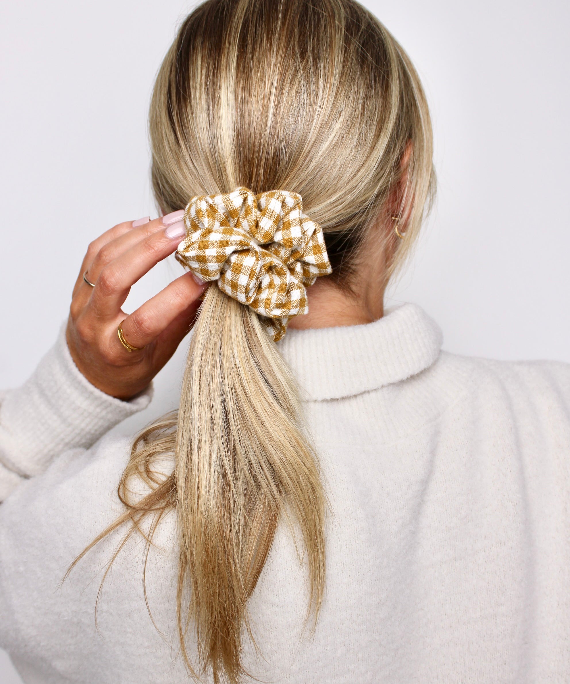 Honey Gingham Scrunchie - ElleaShop