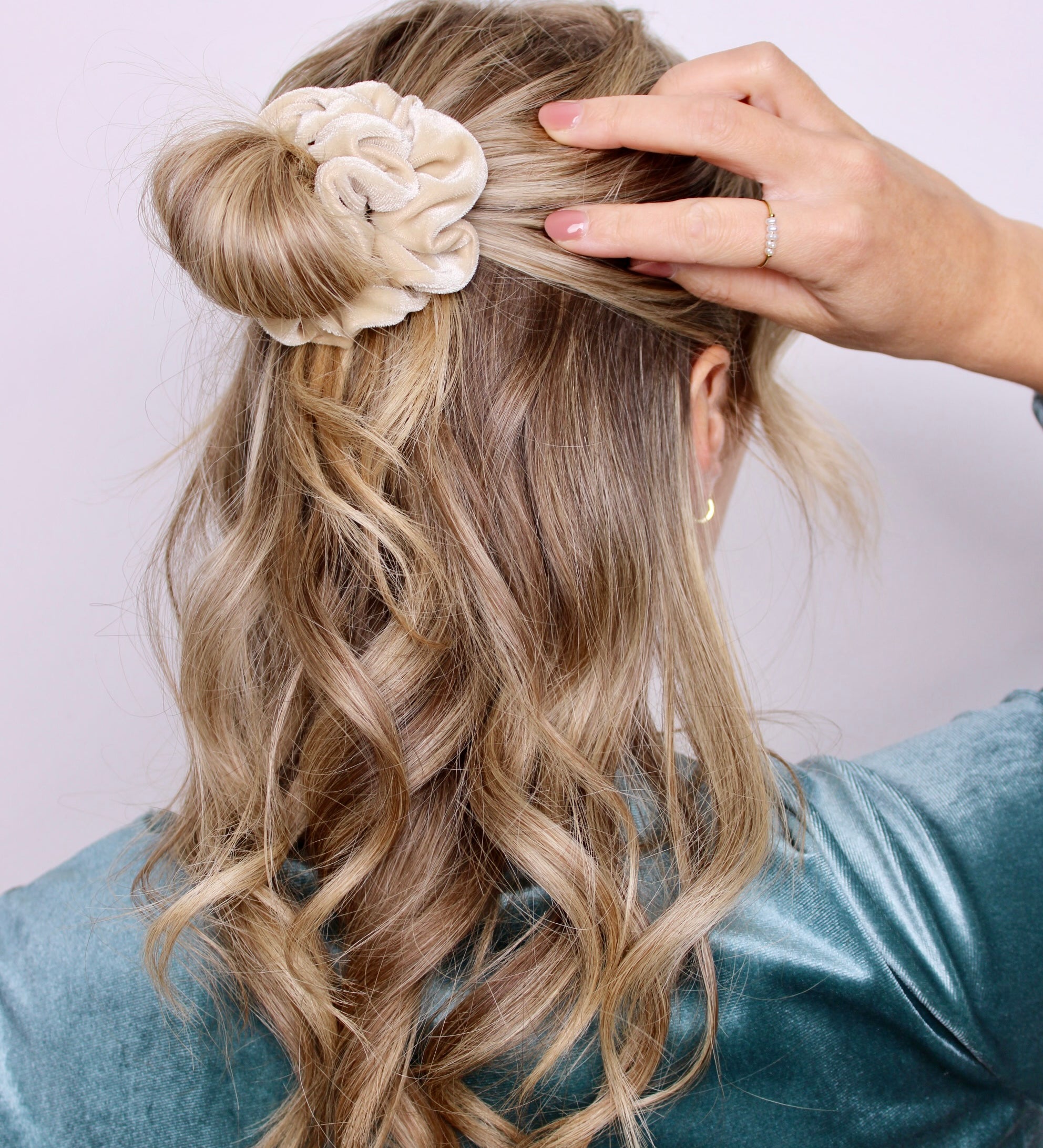 Champagne Velvet Scrunchie - ElleaShop