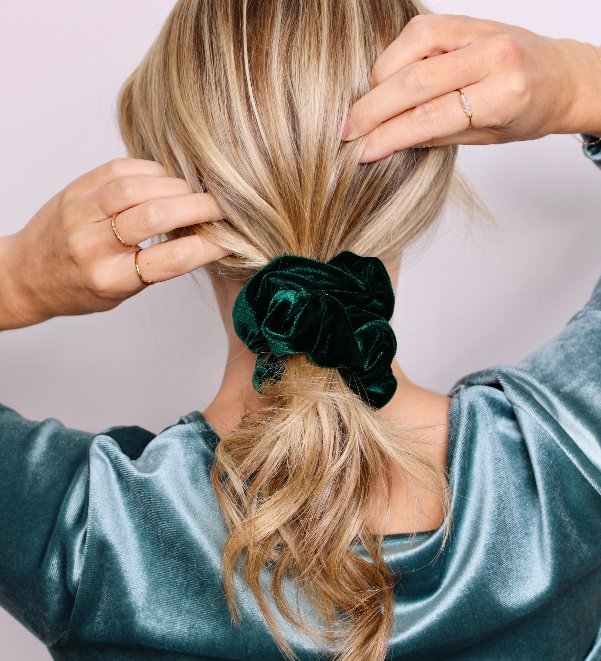 Evergreen Velvet Scrunchie - ElleaShop