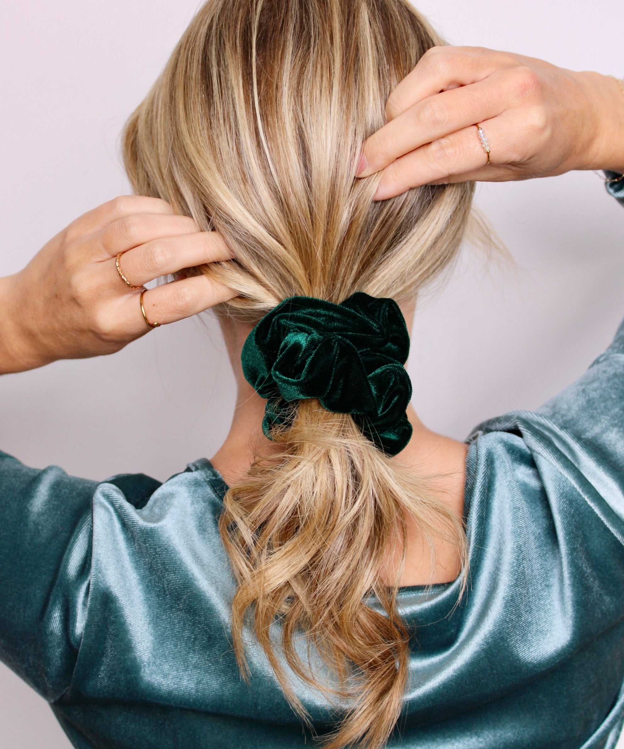 Evergreen Velvet Scrunchie - ElleaShop
