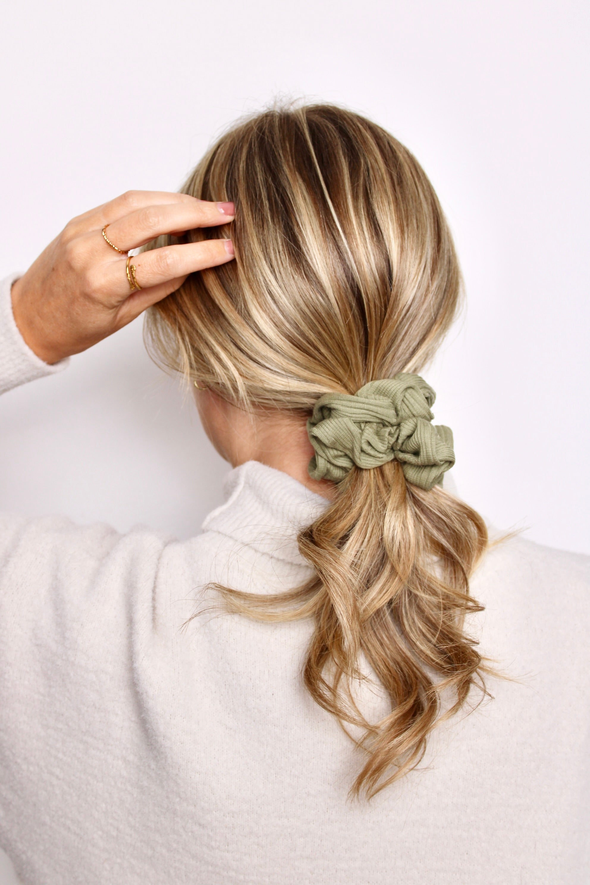 Rosemary Stria Scrunchie - ElleaShop