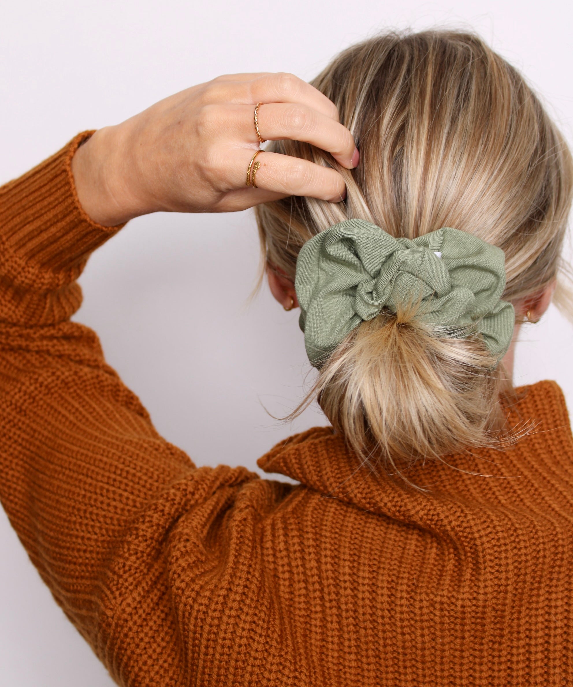 Thyme Extra Fluffy Scrunchie - ElleaShop