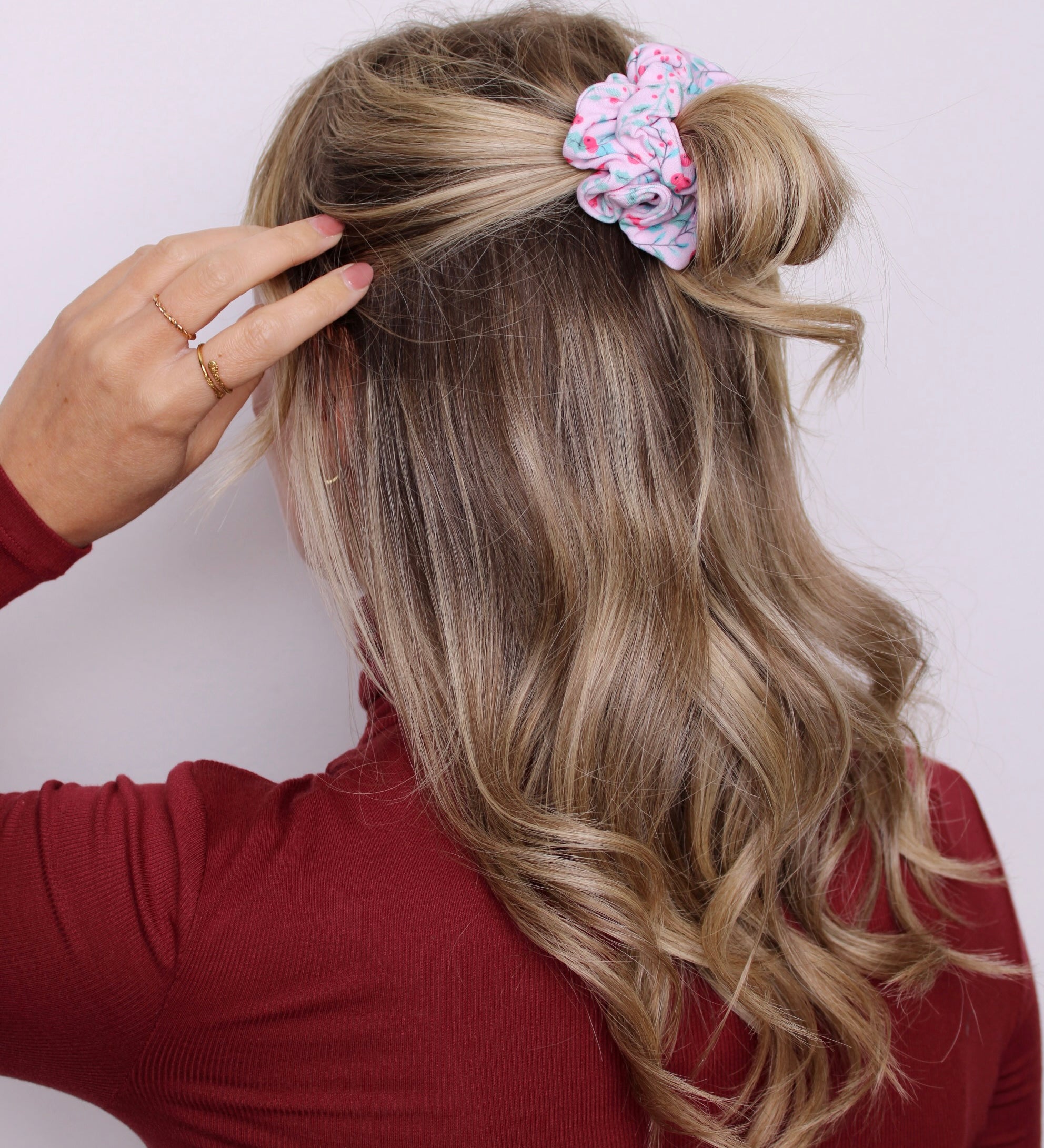 Winter Berries Scrunchie - ElleaShop