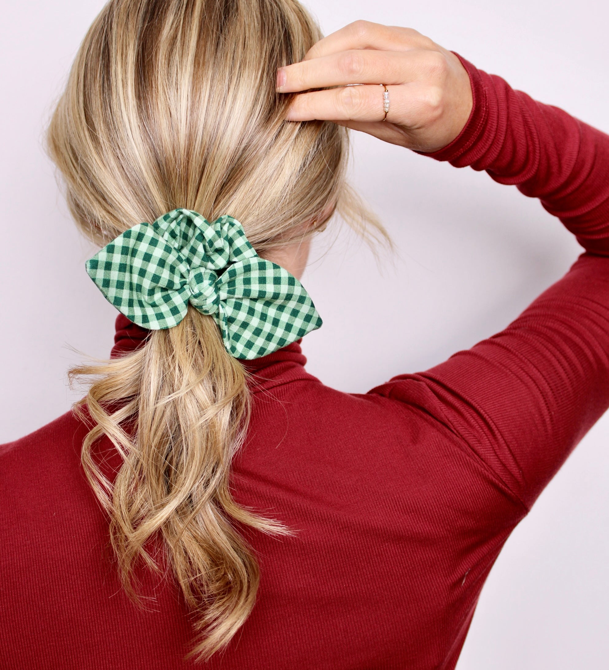 Evergreen Bow Scrunchie - ElleaShop