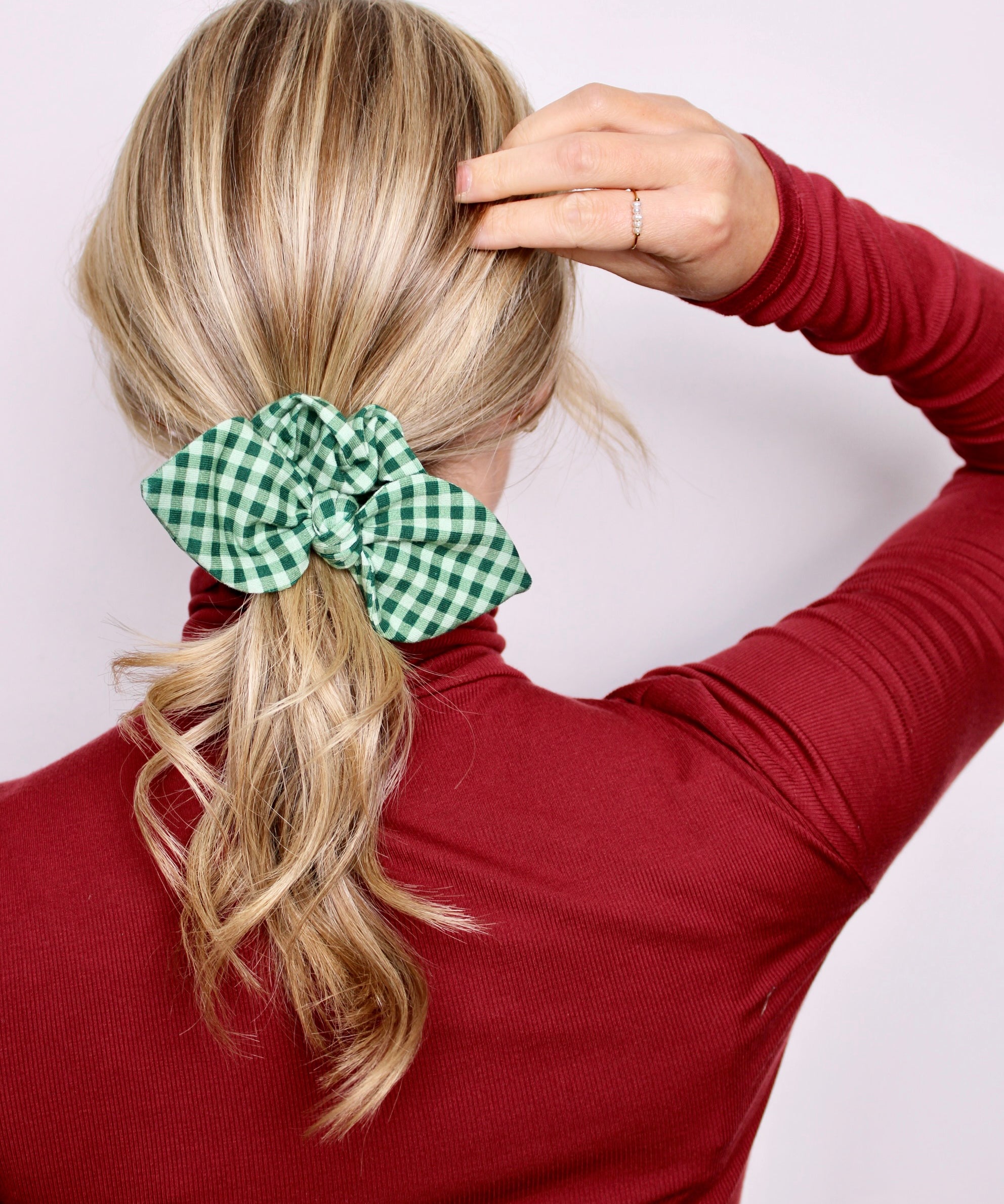 Evergreen Bow Scrunchie - ElleaShop