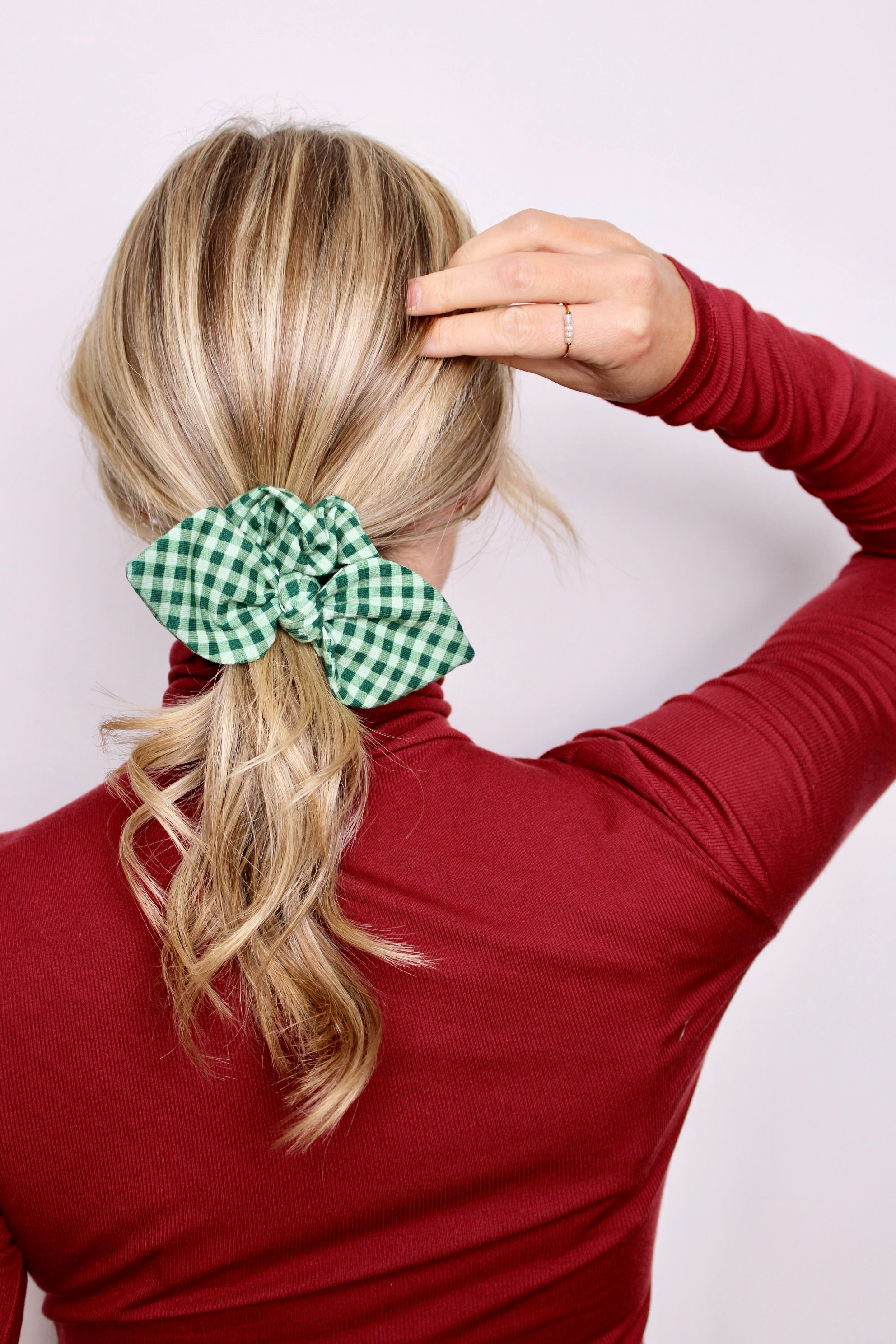 Evergreen Bow Scrunchie - ElleaShop