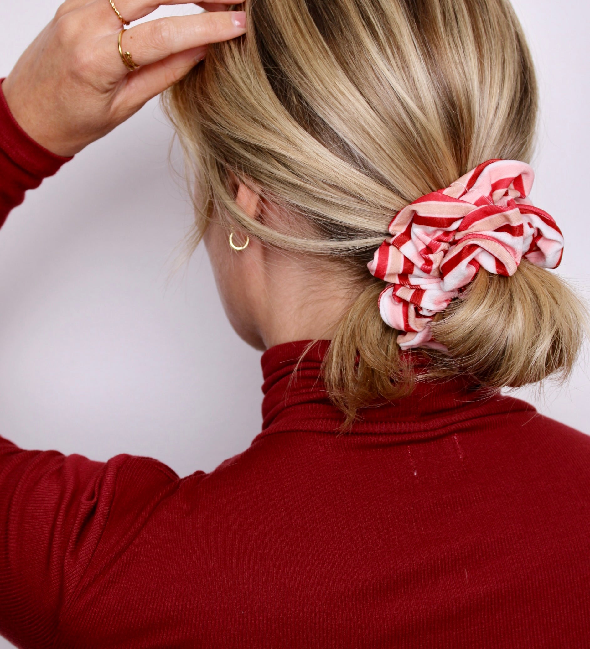 Sugar Stripe Scrunchie - ElleaShop