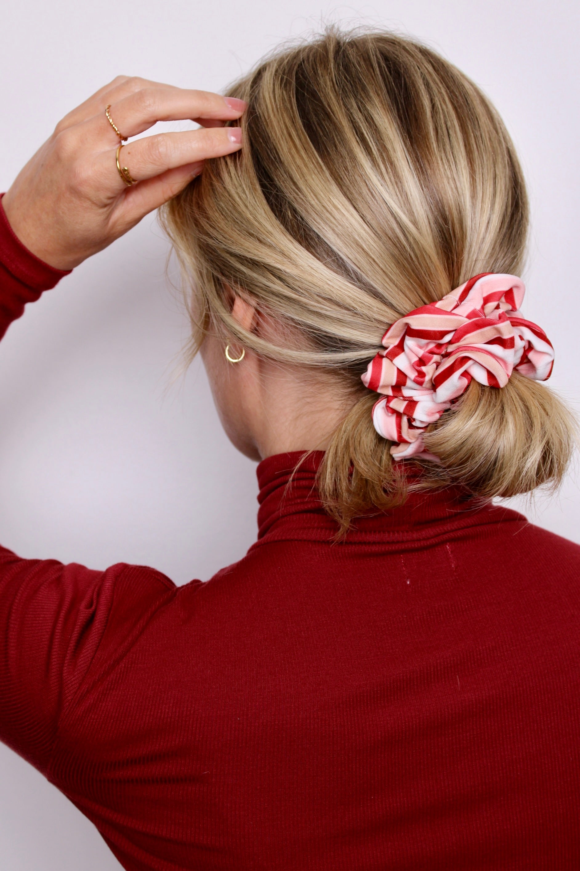 Sugar Stripe Scrunchie - ElleaShop