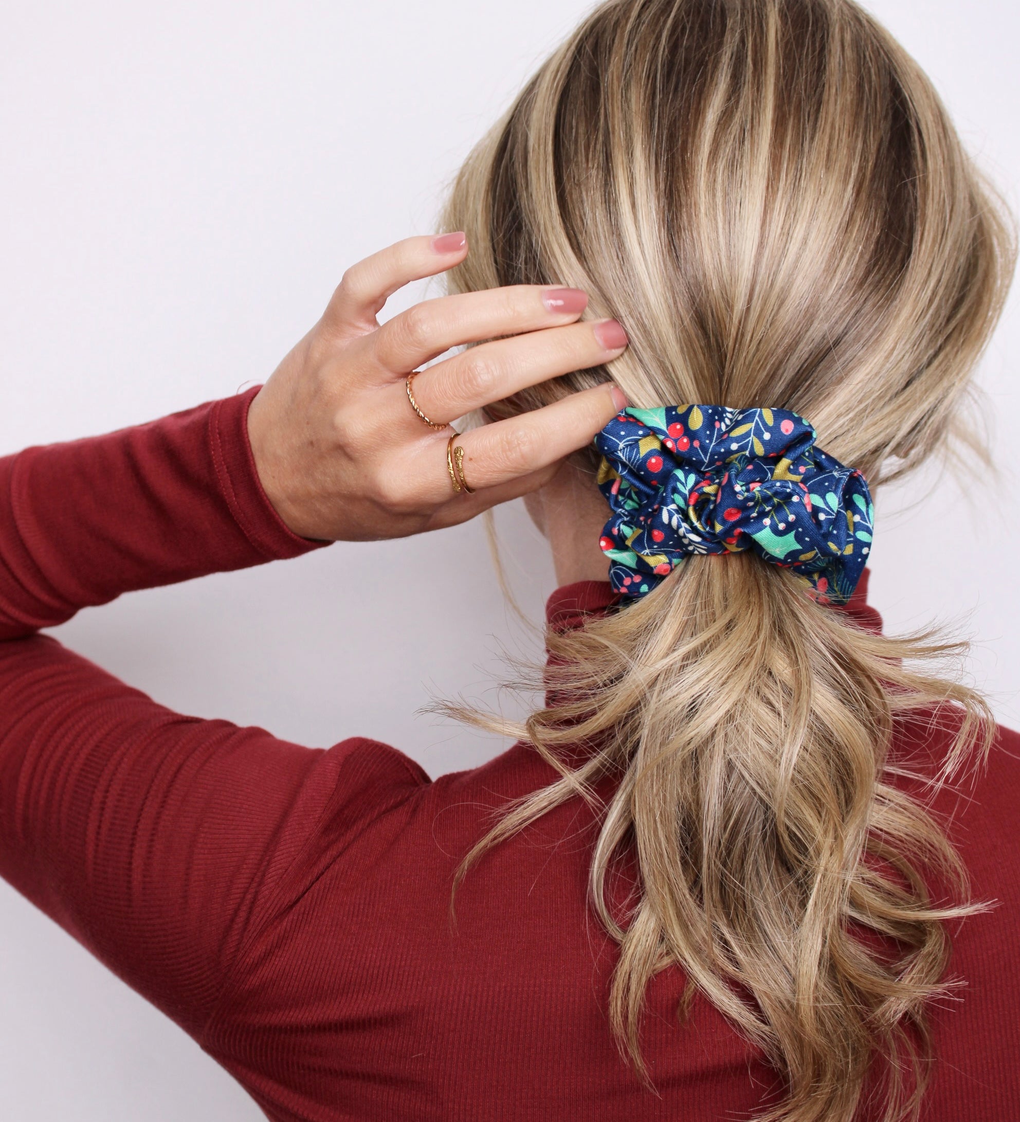 Navy Mistletoe Scrunchie - ElleaShop