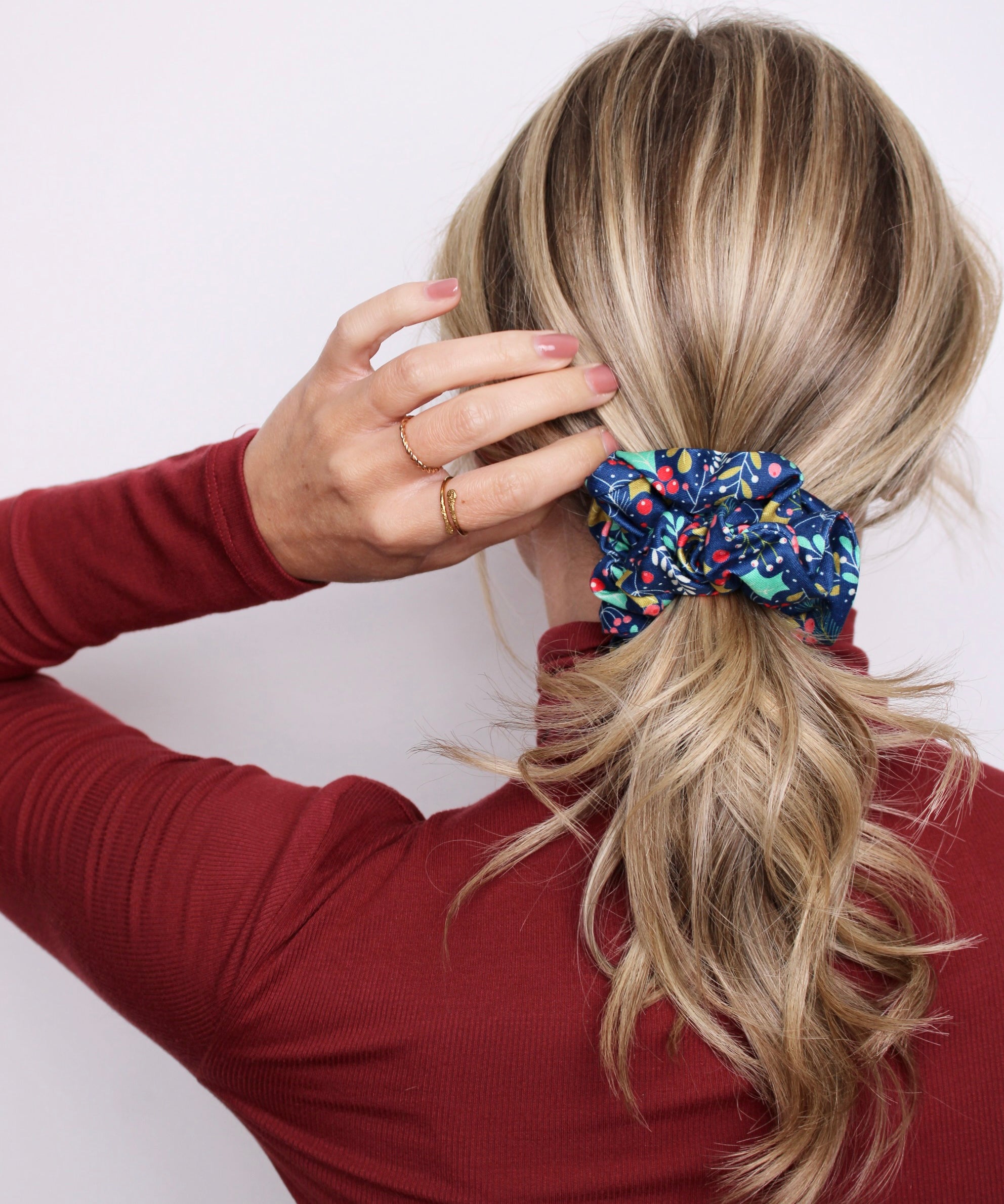 Navy Mistletoe Scrunchie - ElleaShop
