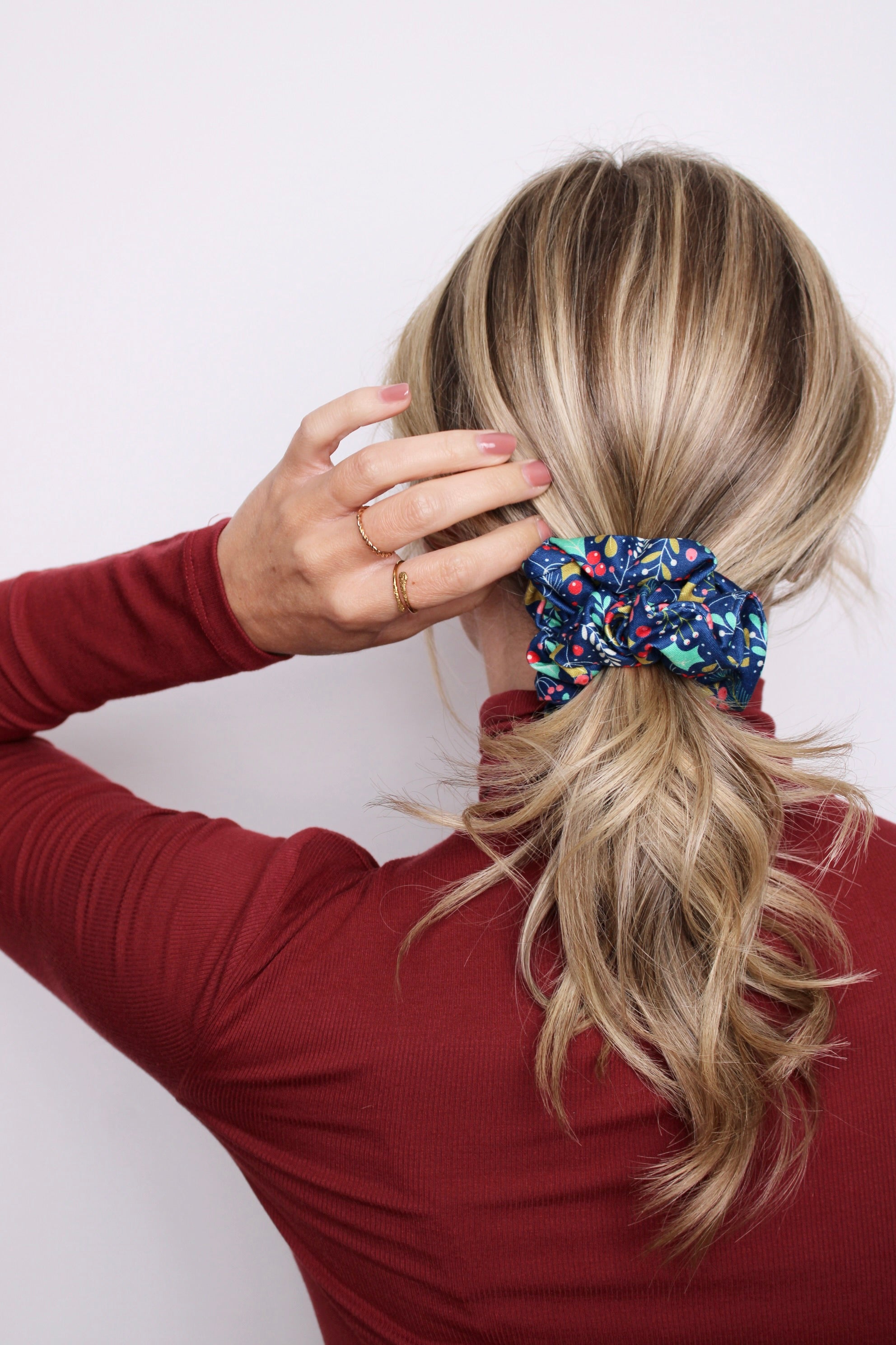 Navy Mistletoe Scrunchie - ElleaShop
