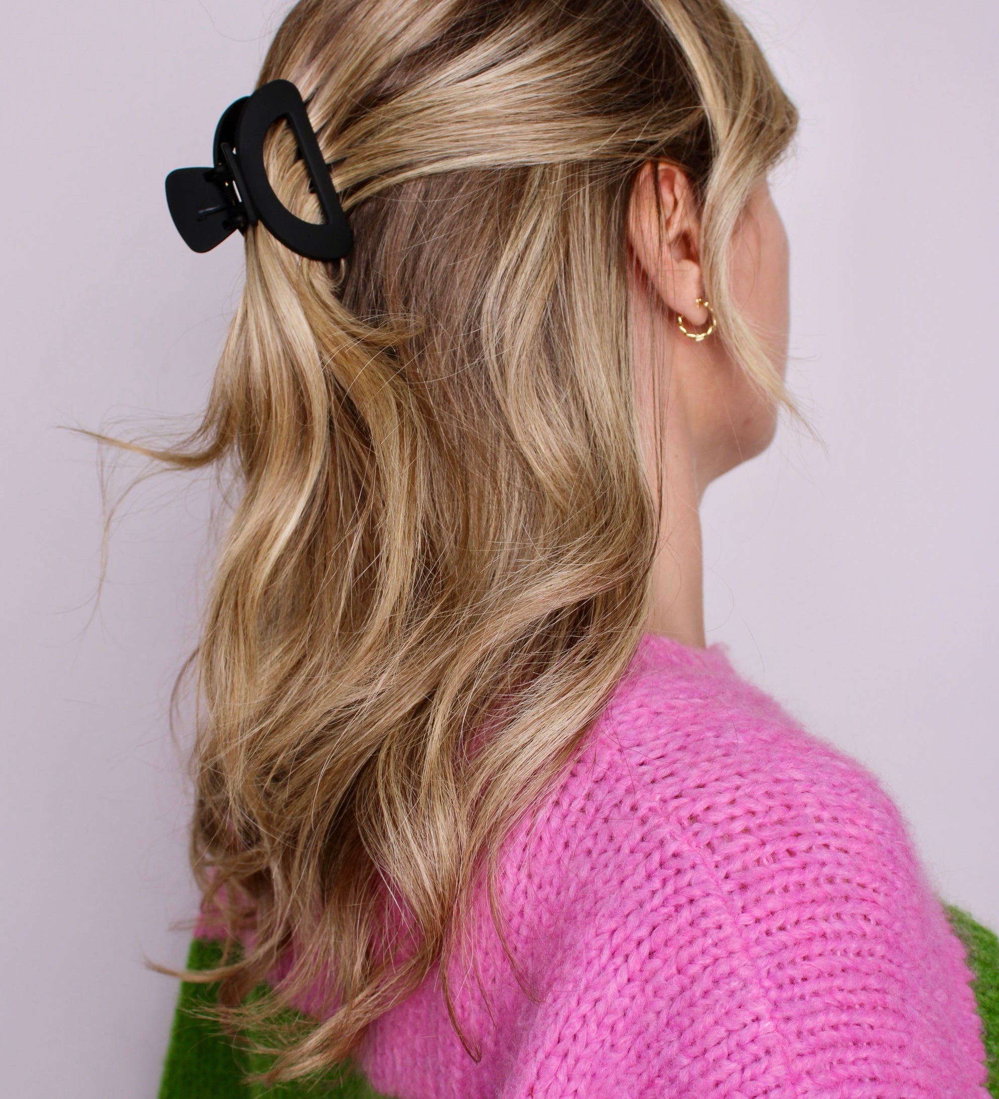 Black Crescent Mini Claw Clip - ElleaShop
