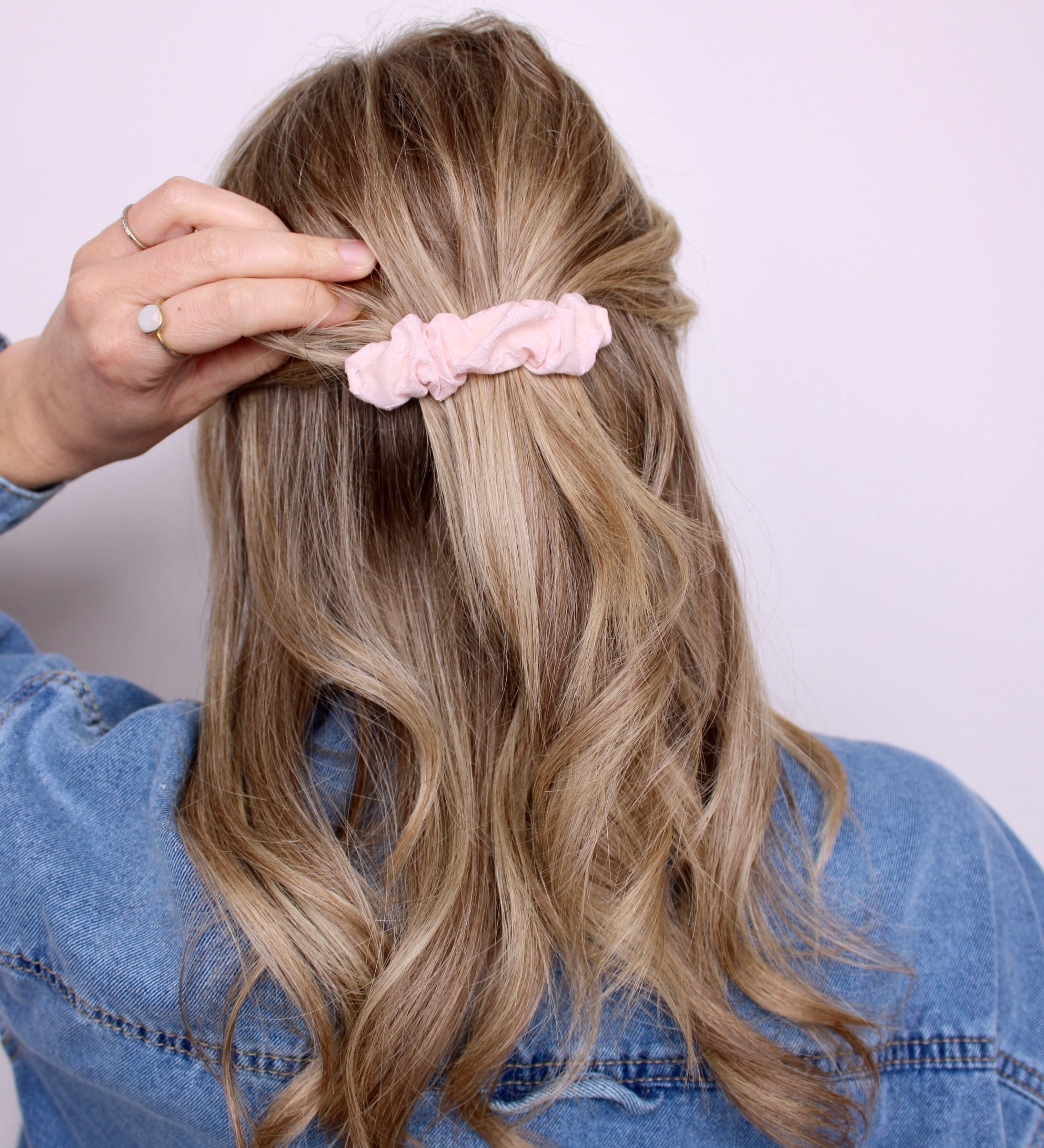 Blush Flowers Scrunchie Clip - ElleaShop