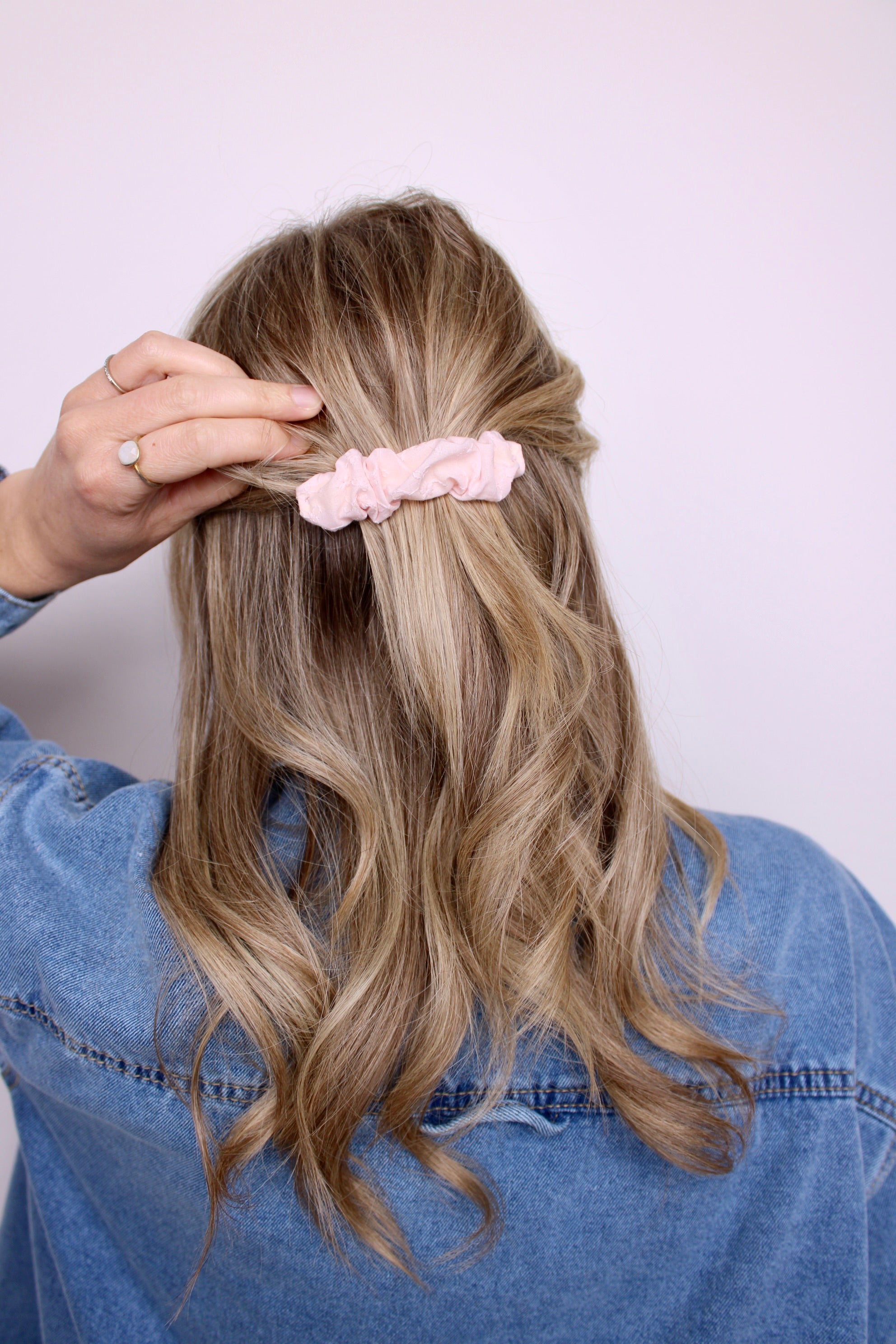 Blush Flowers Scrunchie Clip - ElleaShop
