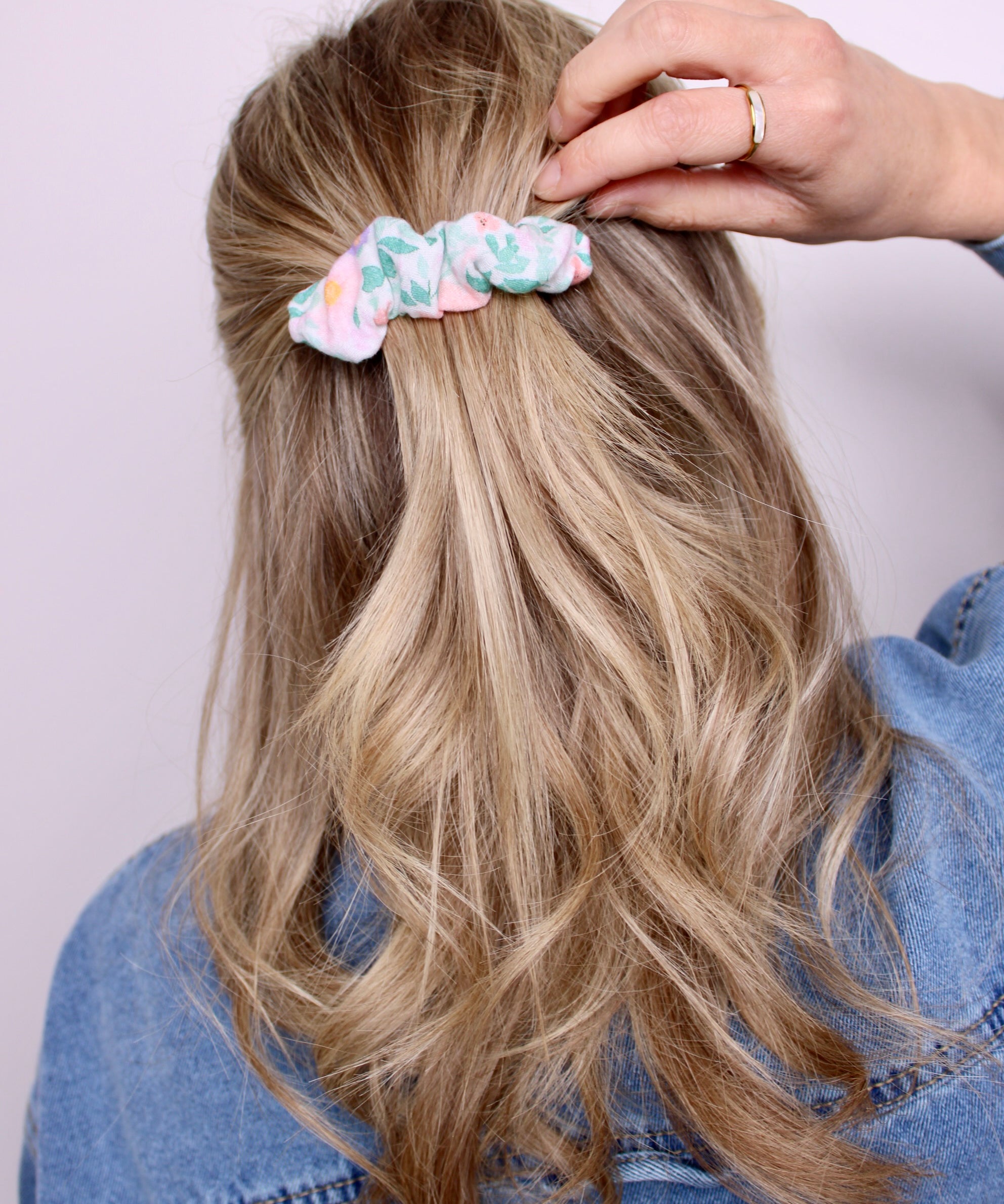 Blossom Breeze Scrunchie Clip - ElleaShop