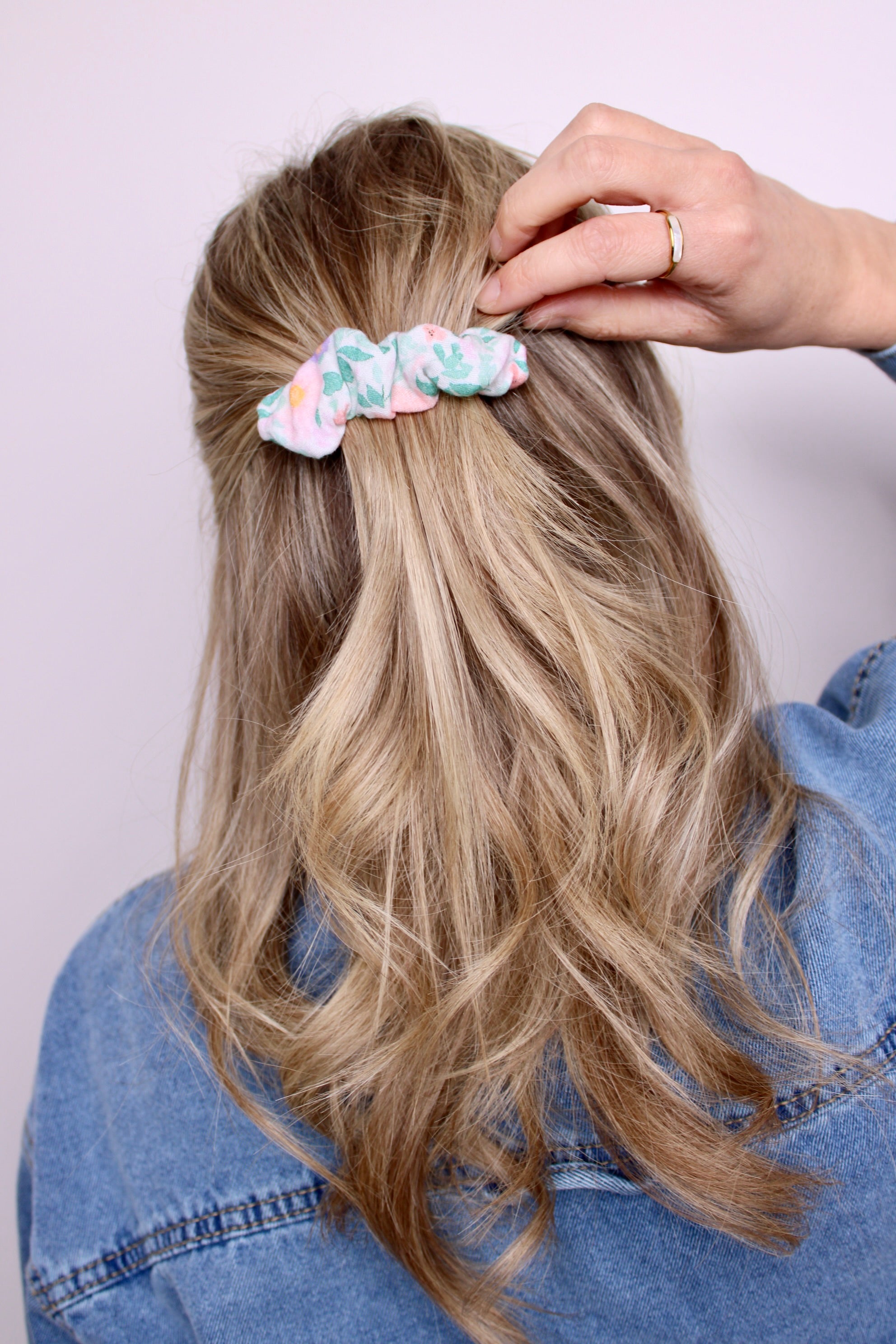 Blossom Breeze Scrunchie Clip - ElleaShop