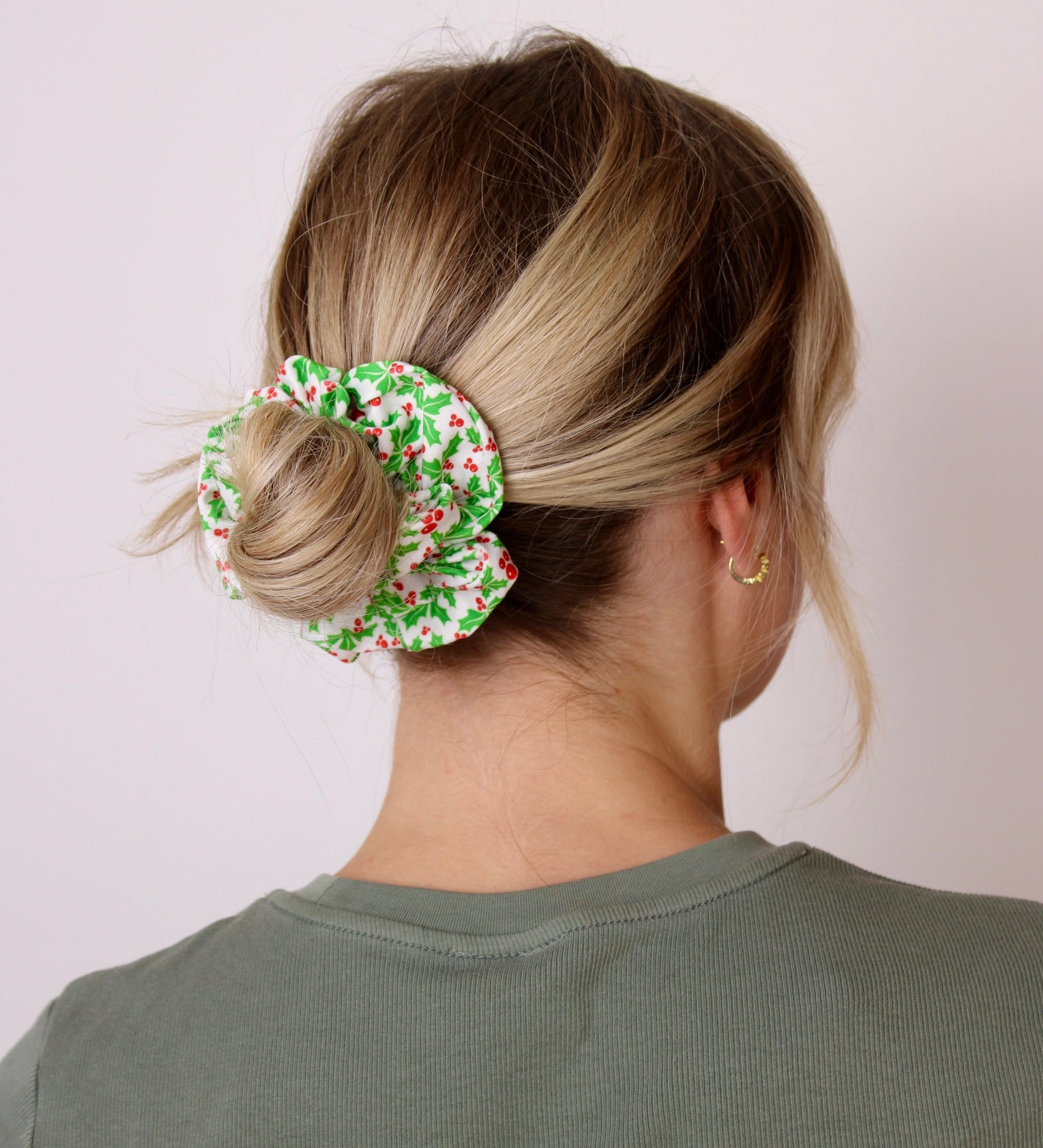 Mistletoe Scrunchie - ElleaShop