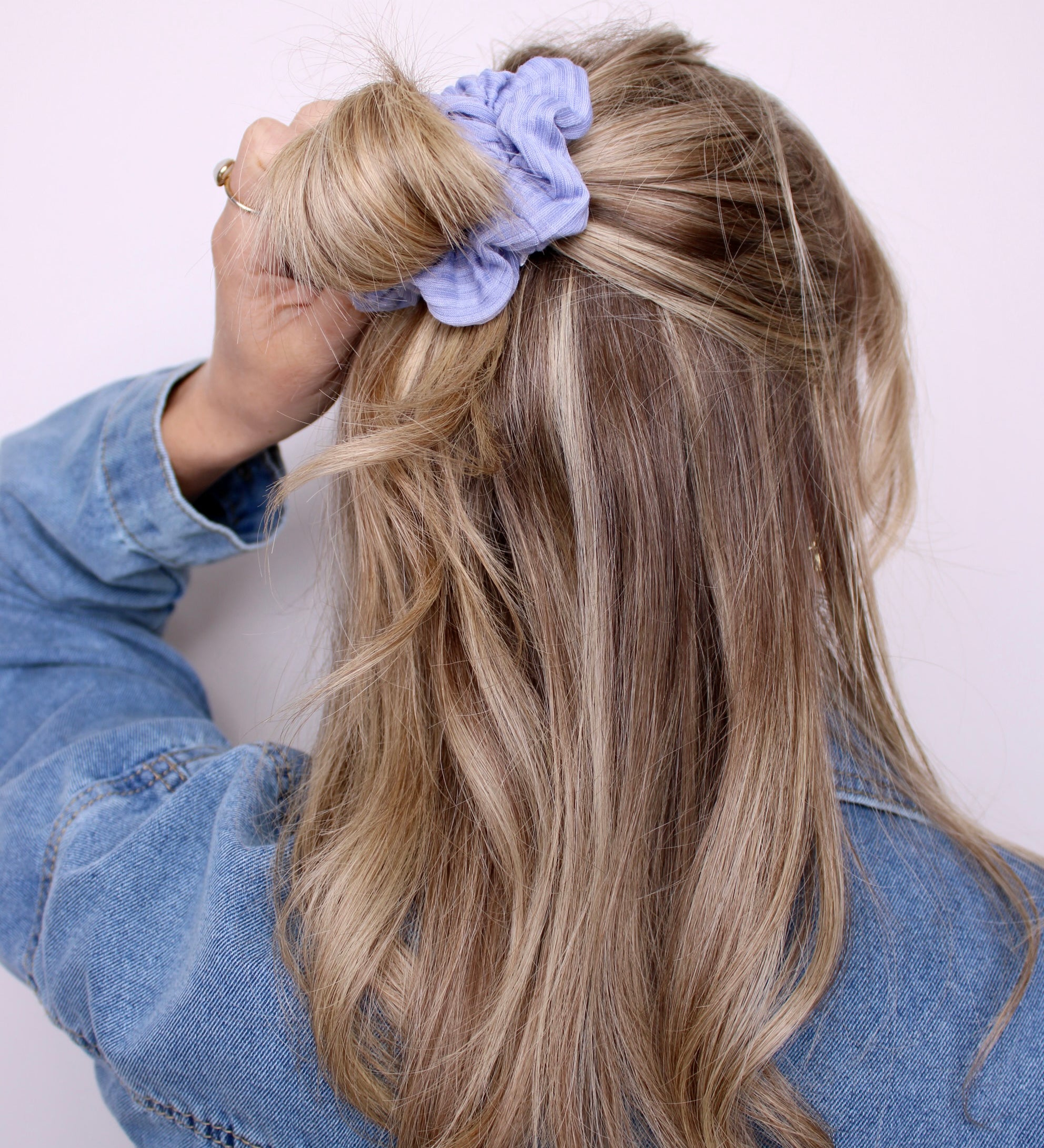 Periwinkle Ribbed Scrunchie - ElleaShop