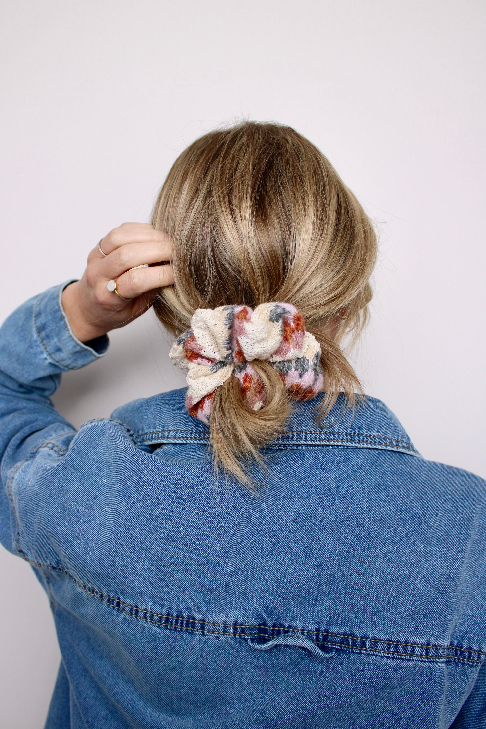 Pastel Knit Scrunchie - ElleaShop